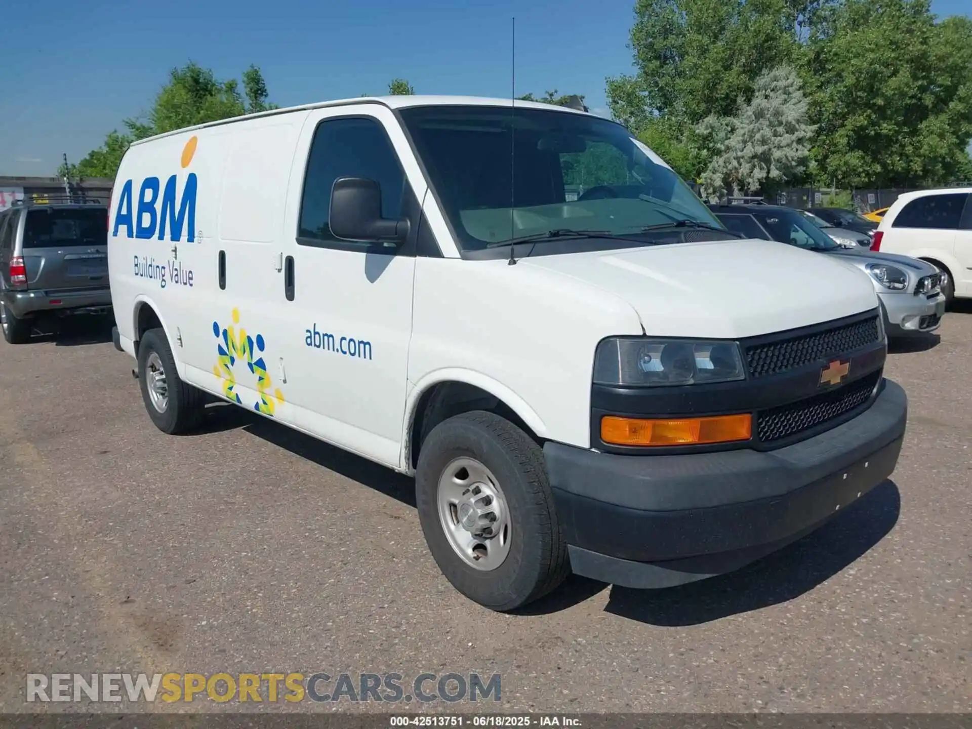 1 Фотография поврежденного автомобиля 1GCWGAFP8K1242709 CHEVROLET EXPRESS 2500 2019
