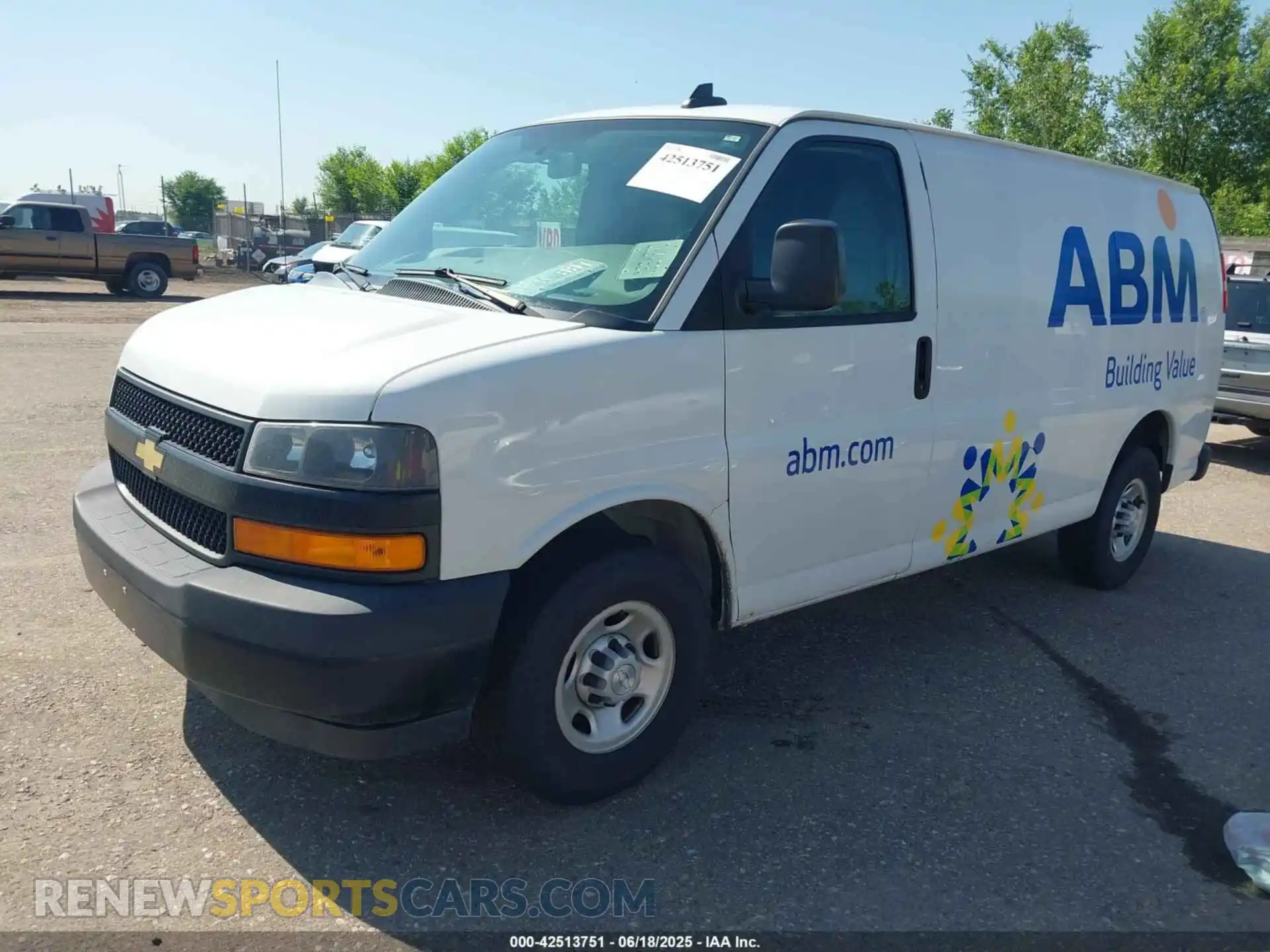 2 Фотография поврежденного автомобиля 1GCWGAFP8K1242709 CHEVROLET EXPRESS 2500 2019