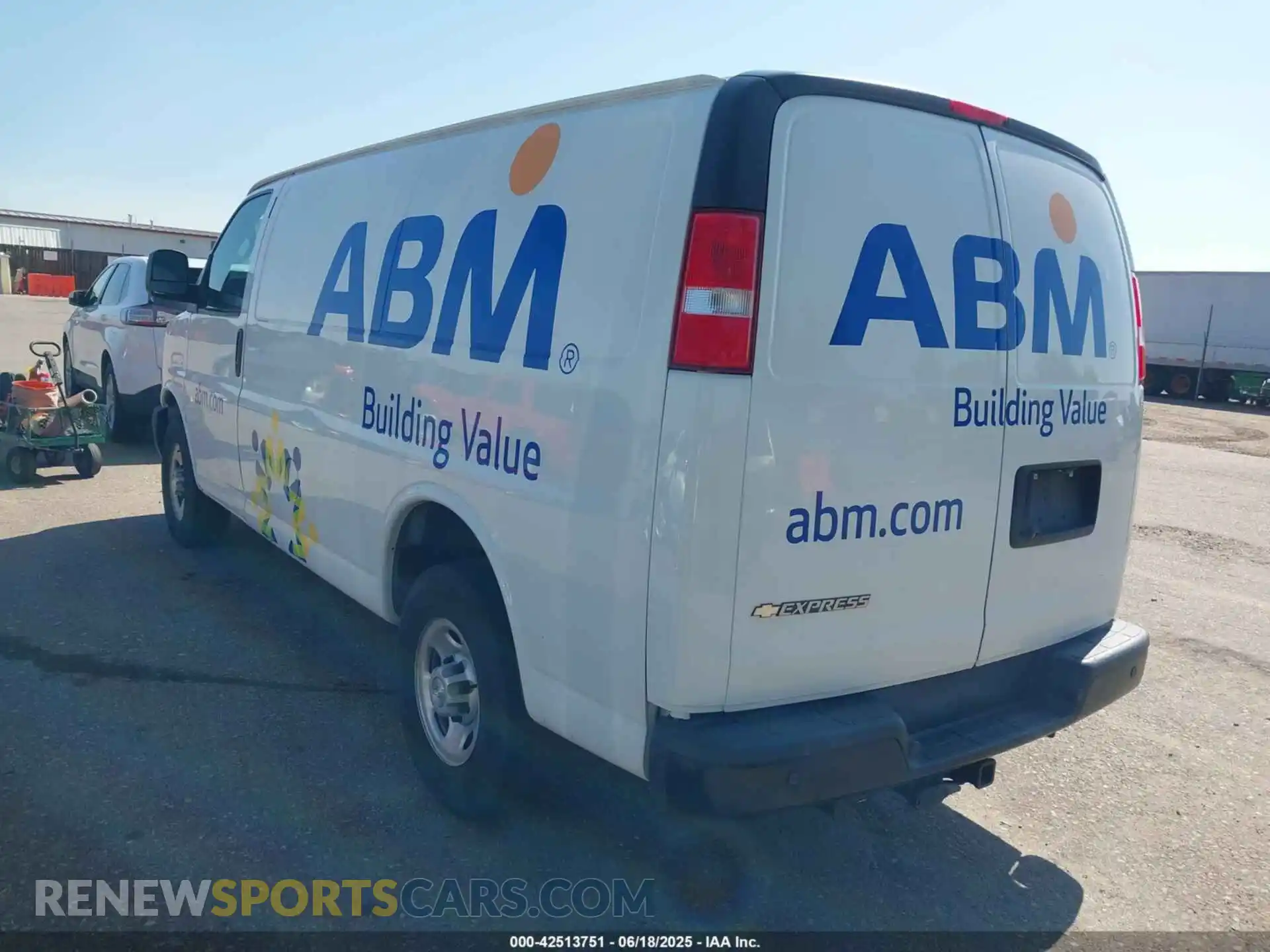3 Фотография поврежденного автомобиля 1GCWGAFP8K1242709 CHEVROLET EXPRESS 2500 2019