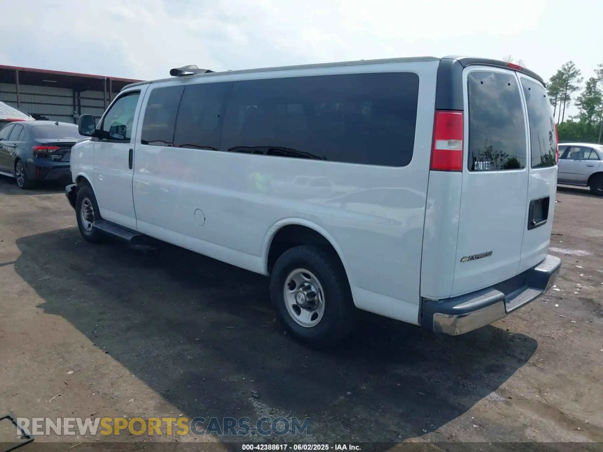 3 Photograph of a damaged car 1GAZGPFG0K1240249 CHEVROLET EXPRESS 3500 2019