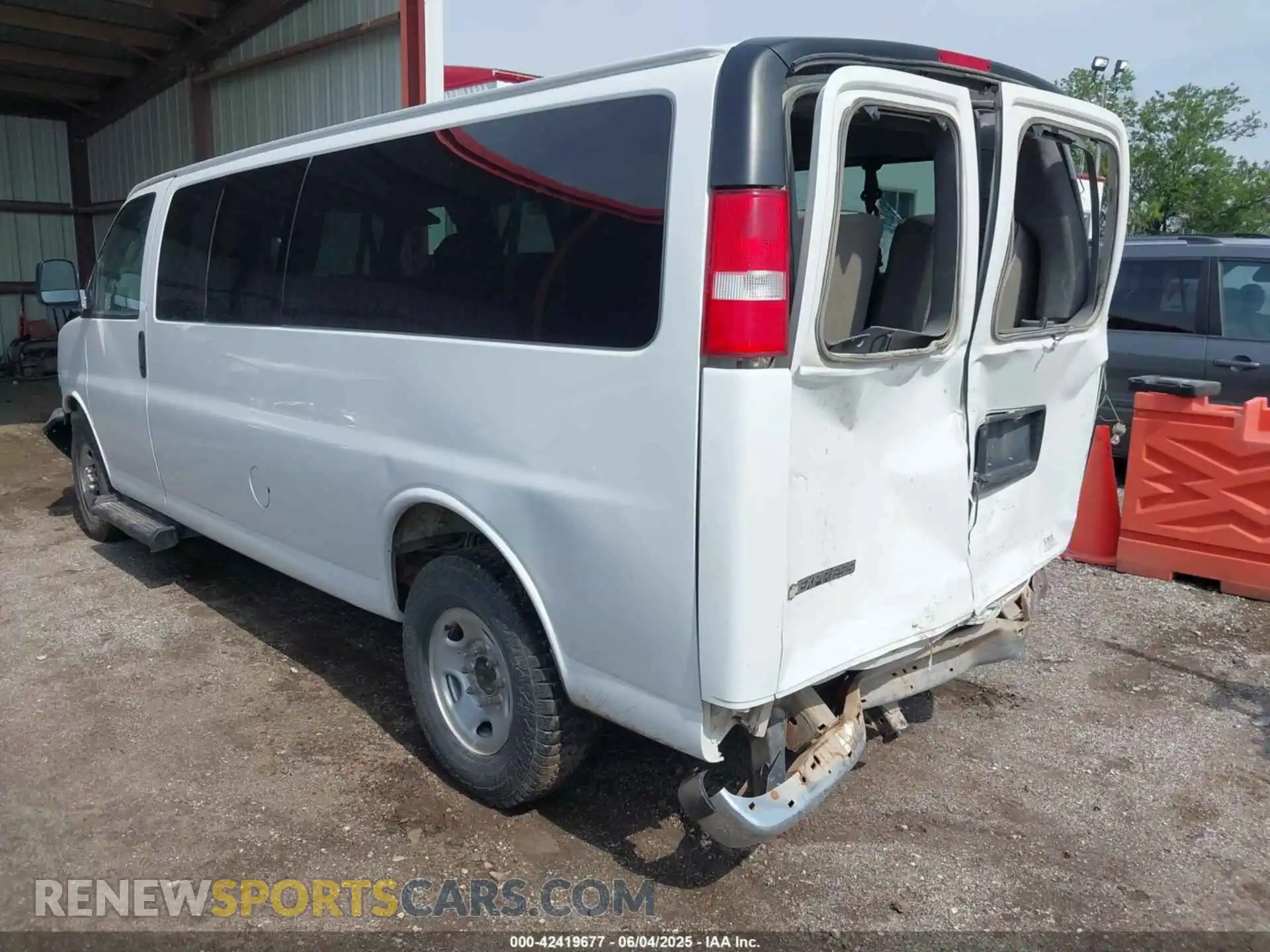 3 Photograph of a damaged car 1GAZGPFG7K1201240 CHEVROLET EXPRESS 3500 2019