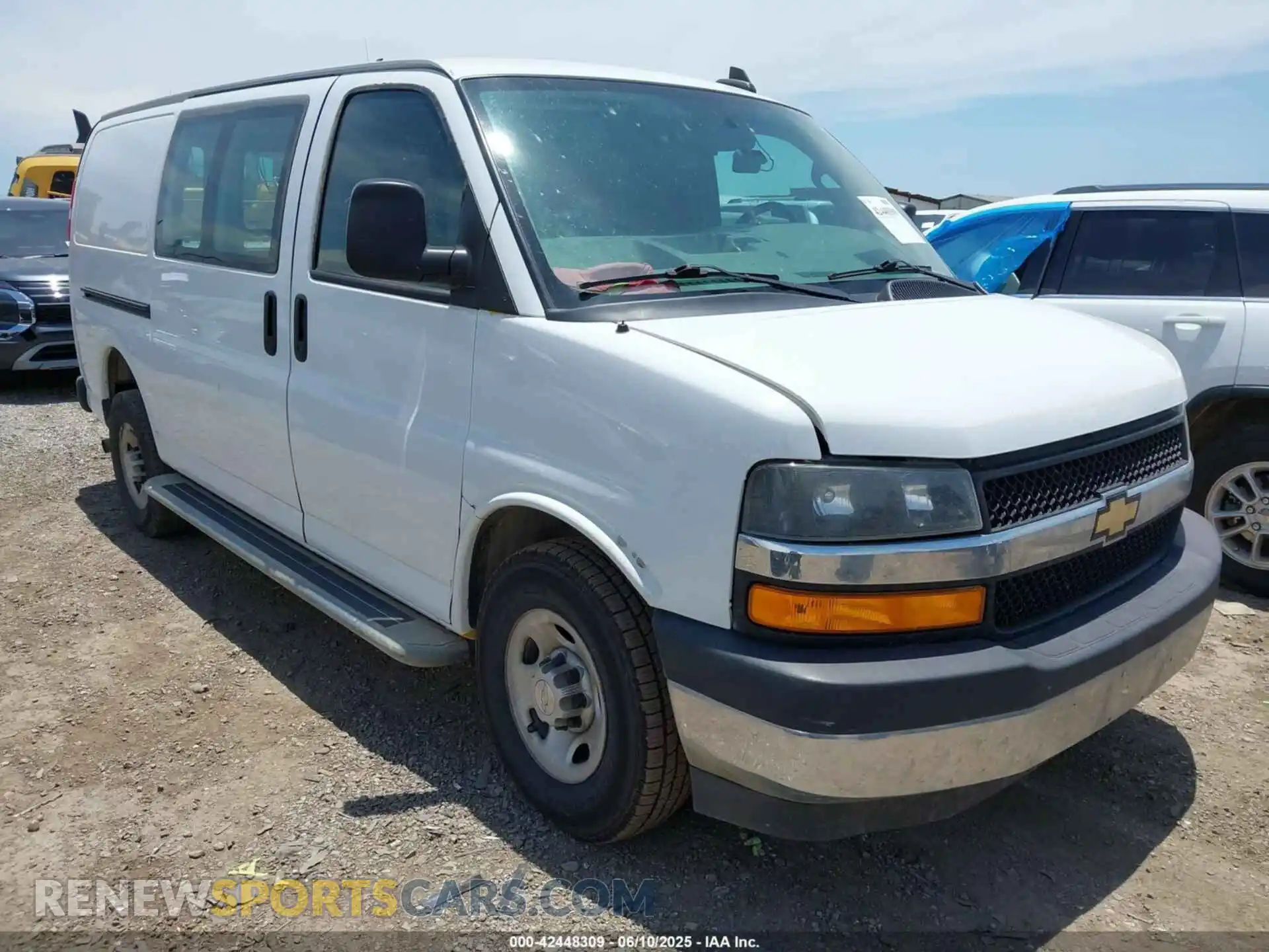 1 Photograph of a damaged car 1GCWGAFG2L1194061 CHEVROLET EXPRESS CARGO 2020