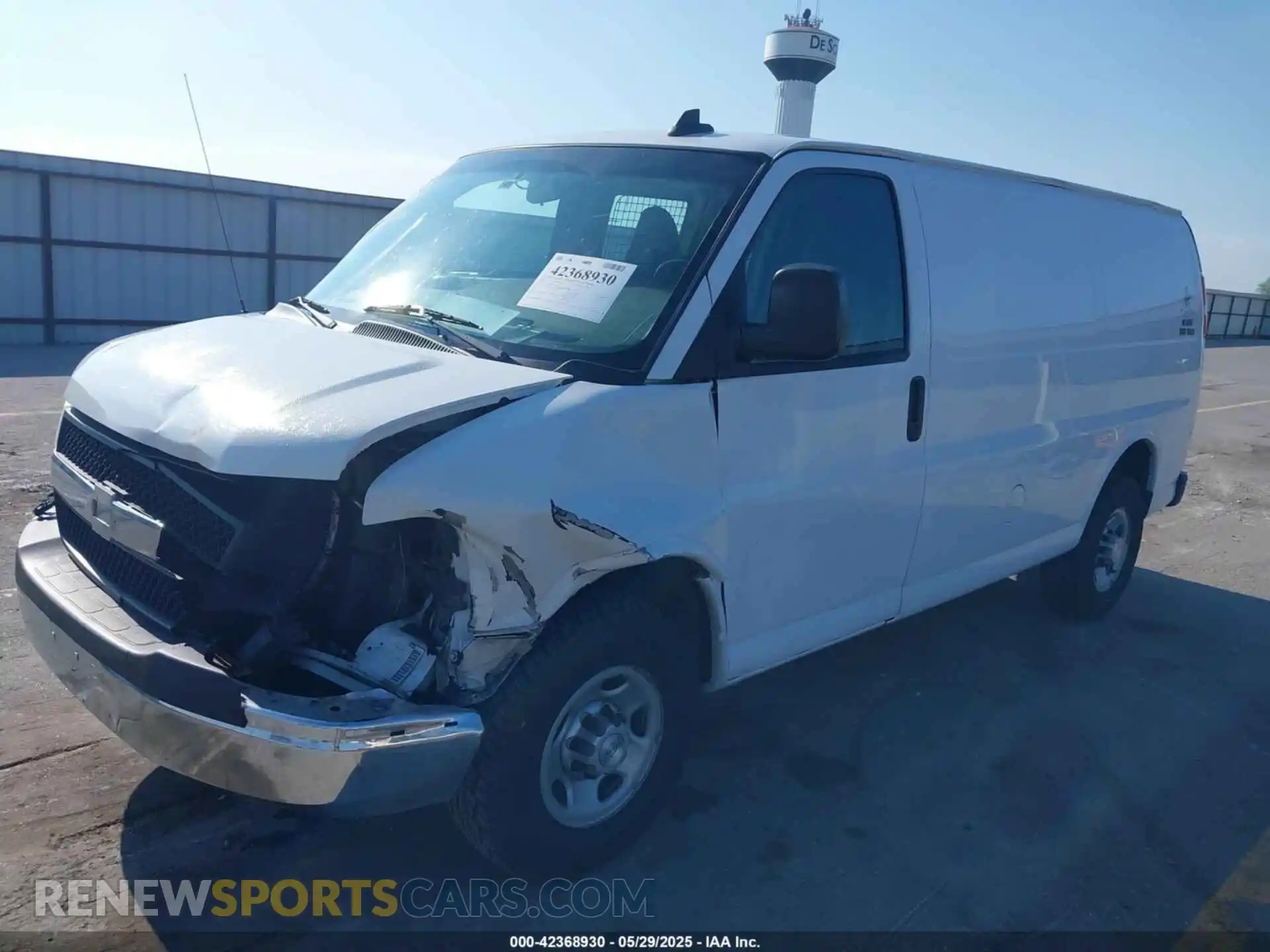2 Фотография поврежденного автомобиля 1GCWGAFG4L1136579 CHEVROLET EXPRESS CARGO 2020