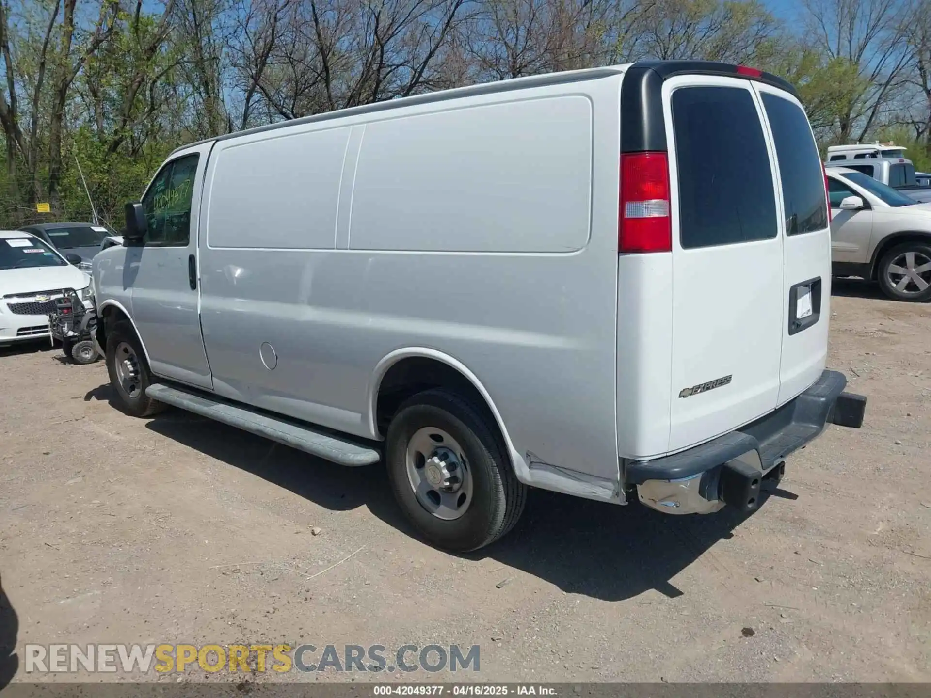 3 Photograph of a damaged car 1GCWGAFG9L1213396 CHEVROLET EXPRESS CARGO 2020