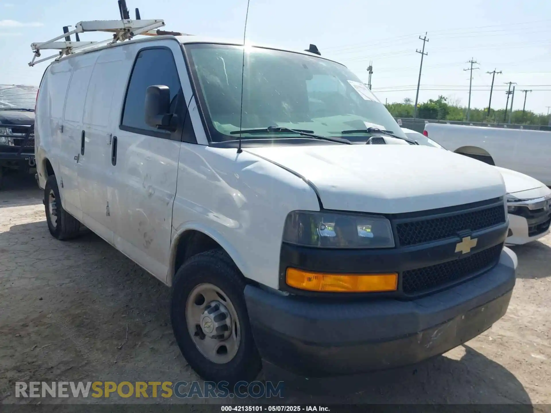 1 Photograph of a damaged car 1GCWGAFP0L1161172 CHEVROLET EXPRESS CARGO 2020
