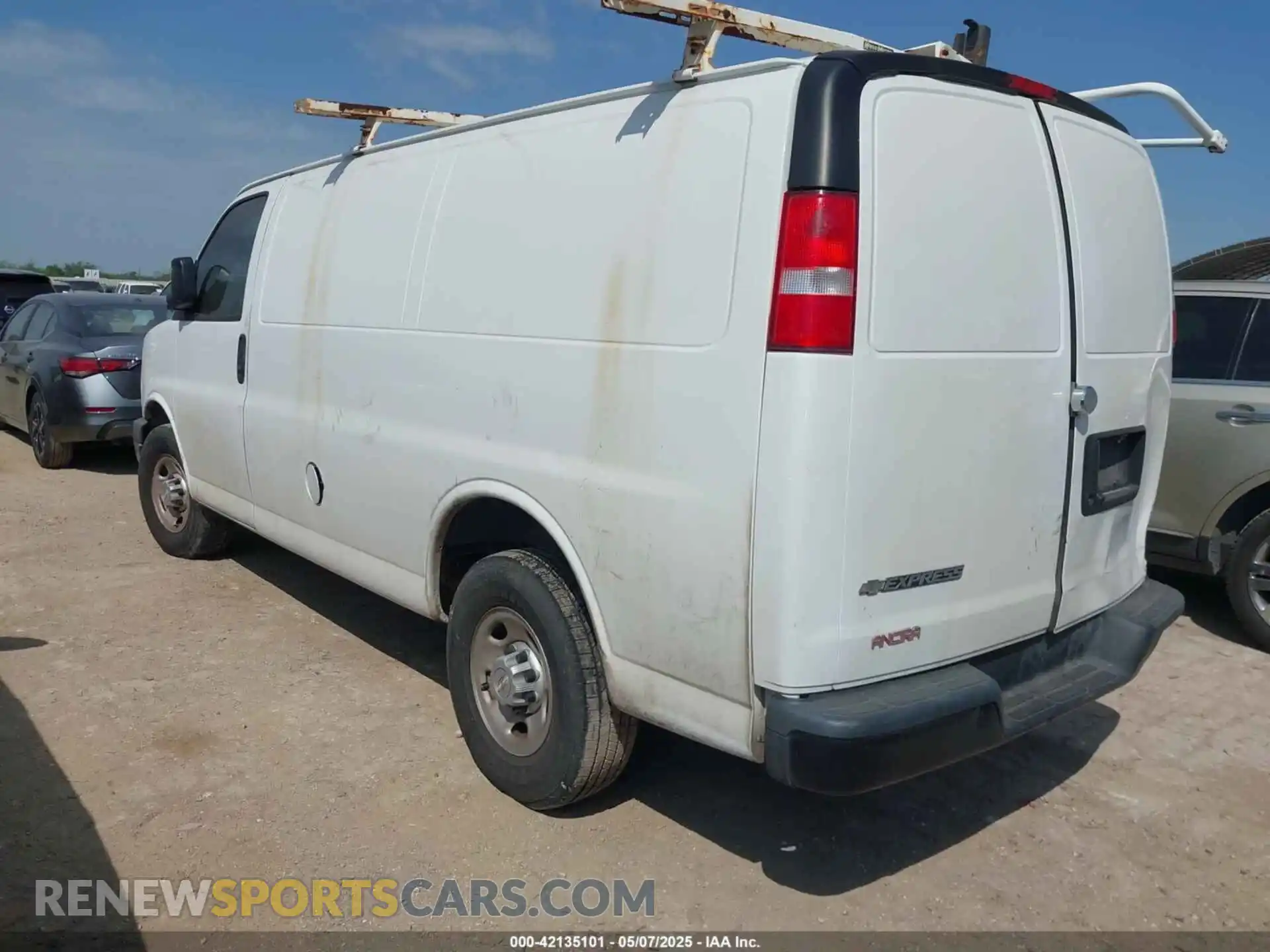 3 Photograph of a damaged car 1GCWGAFP0L1161172 CHEVROLET EXPRESS CARGO 2020
