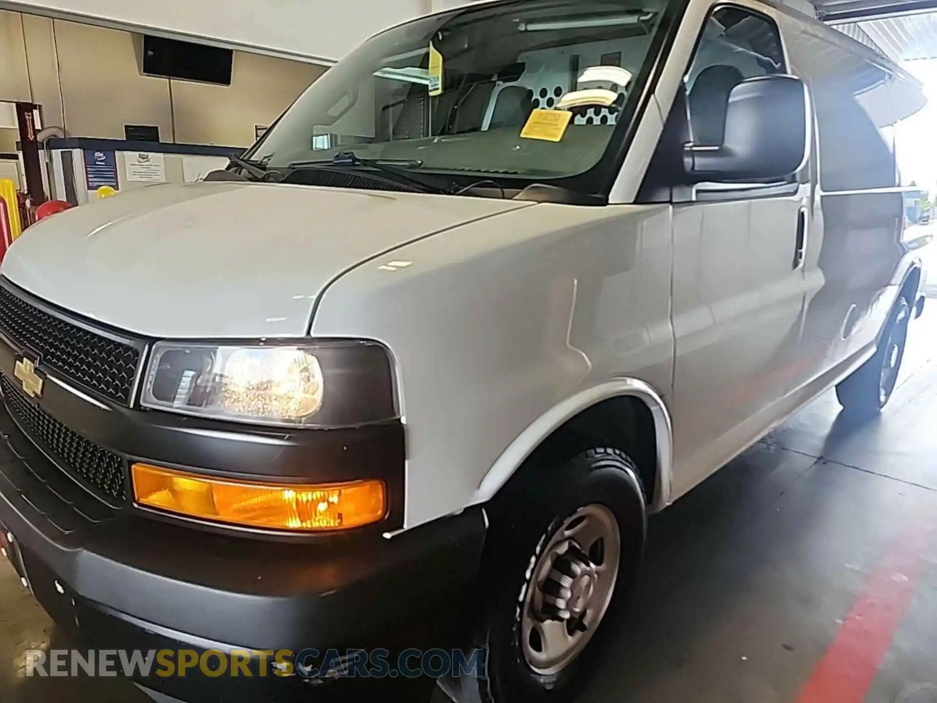 3 Фотография поврежденного автомобиля 1GCWGAFP5L1253684 CHEVROLET EXPRESS CARGO 2020