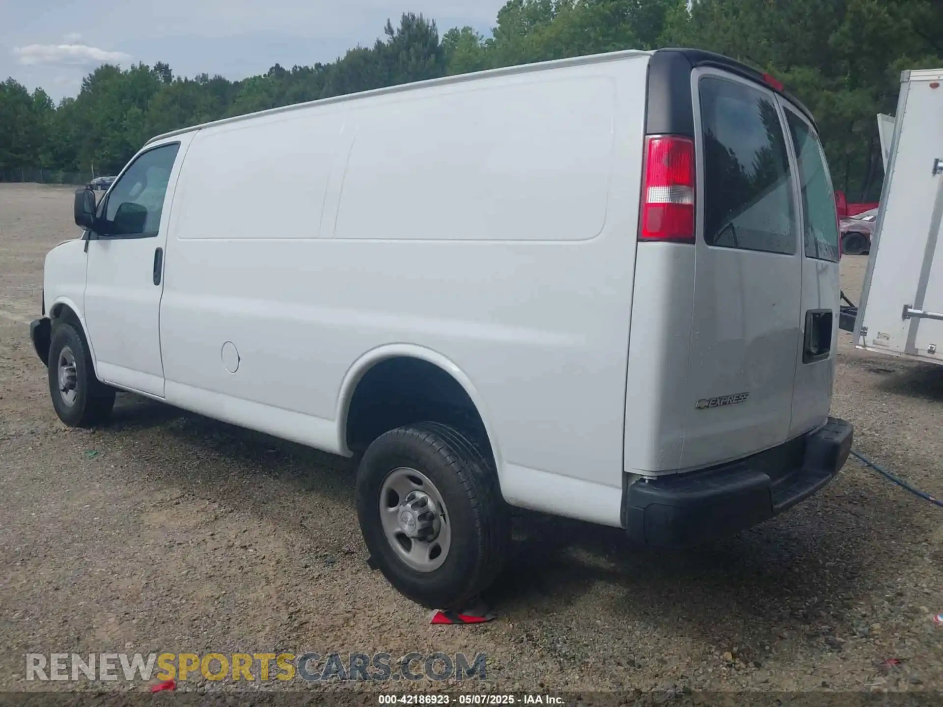 3 Photograph of a damaged car 1GCWGAFP7L1128105 CHEVROLET EXPRESS CARGO 2020