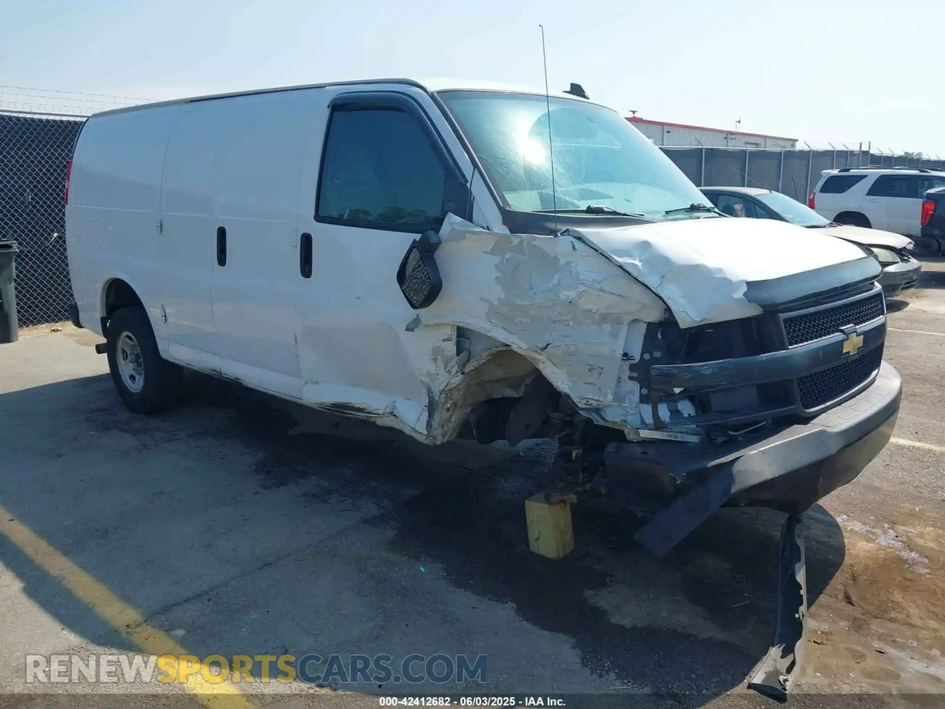1 Фотография поврежденного автомобиля 1GCWGAFPXL1141219 CHEVROLET EXPRESS CARGO 2020