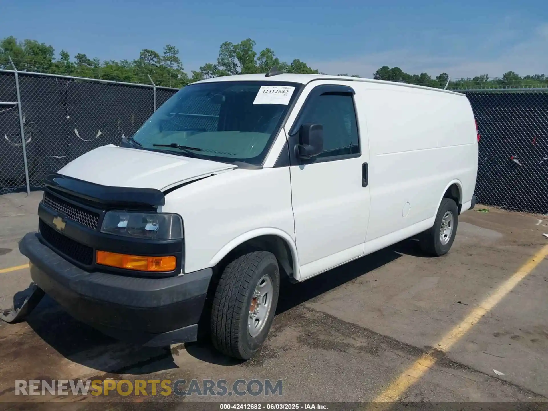 2 Фотография поврежденного автомобиля 1GCWGAFPXL1141219 CHEVROLET EXPRESS CARGO 2020