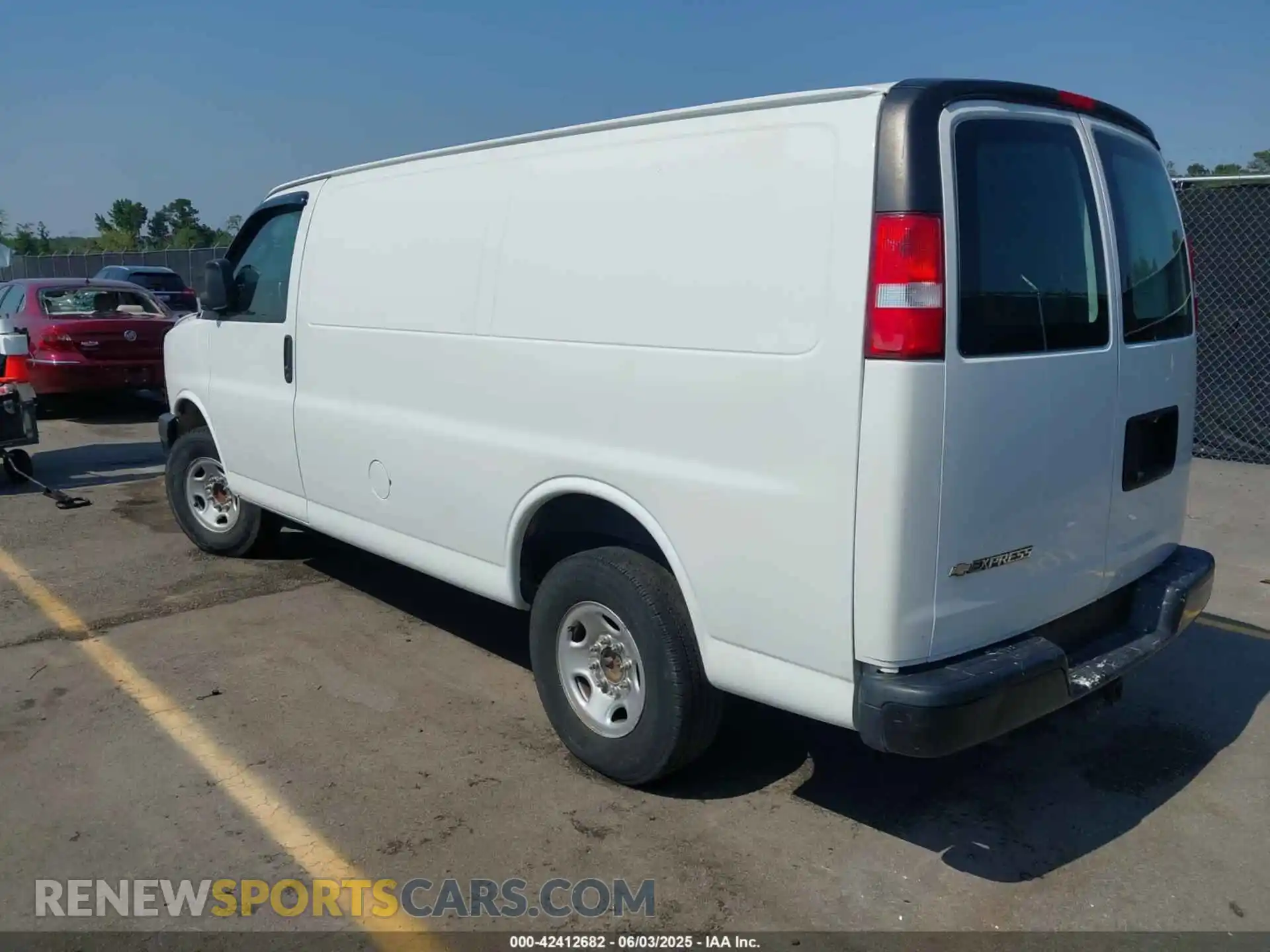 3 Фотография поврежденного автомобиля 1GCWGAFPXL1141219 CHEVROLET EXPRESS CARGO 2020