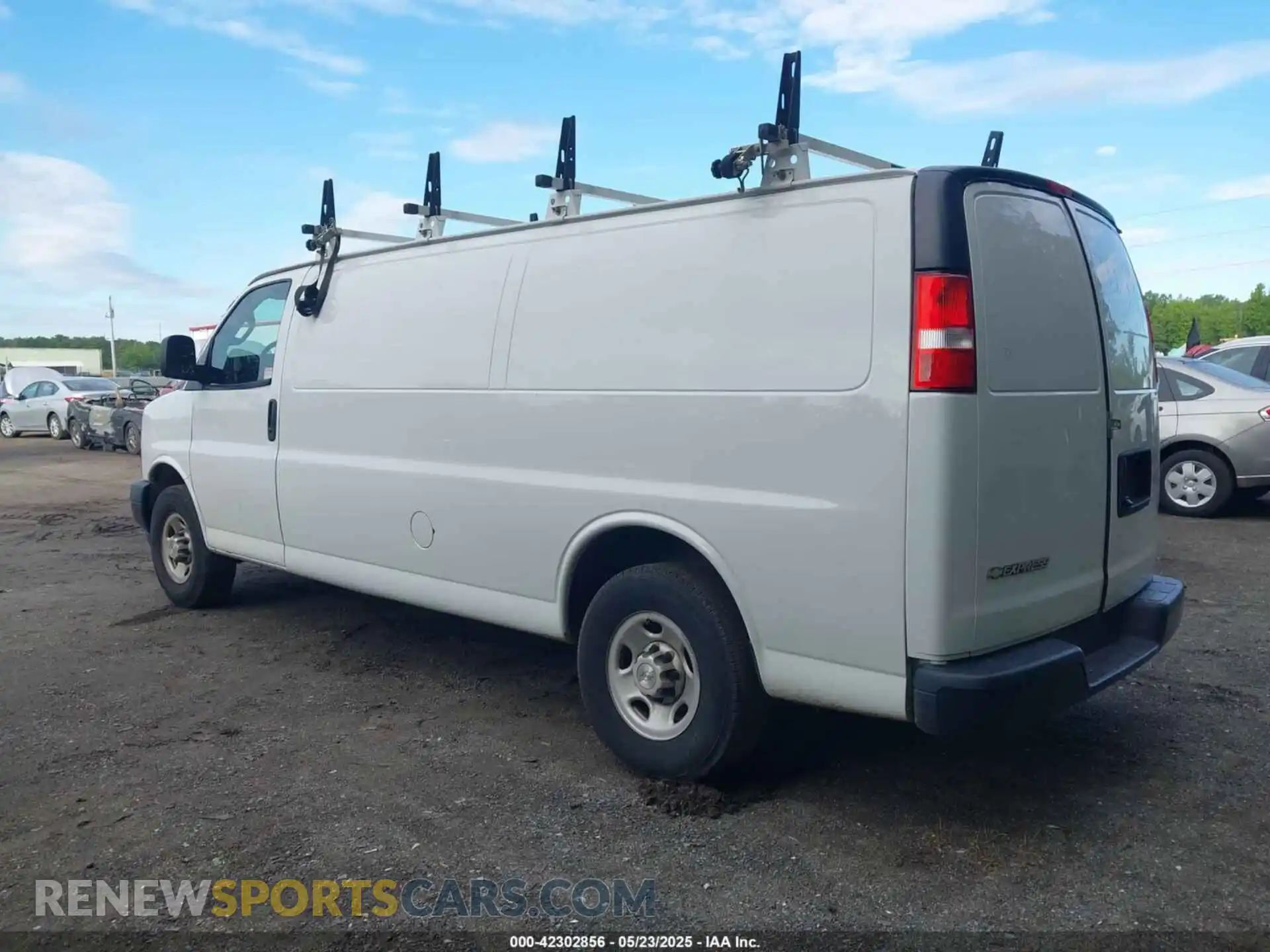 3 Фотография поврежденного автомобиля 1GCWGBFP7L1165886 CHEVROLET EXPRESS CARGO 2020