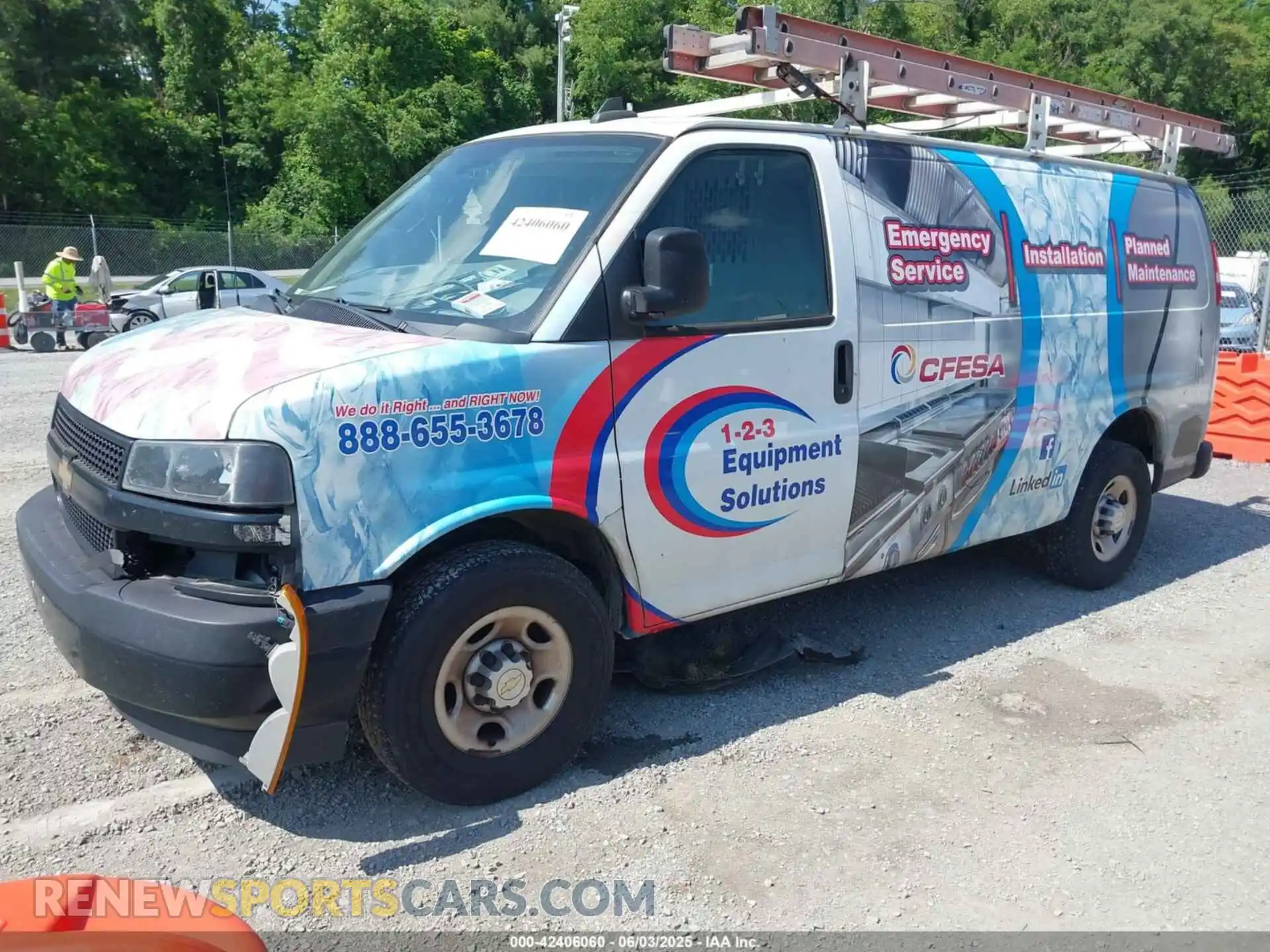 2 Фотография поврежденного автомобиля 1GCZGGFG4L1199102 CHEVROLET EXPRESS CARGO 2020