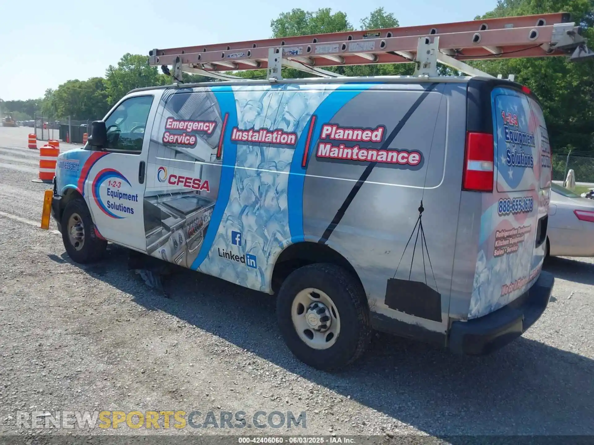 3 Фотография поврежденного автомобиля 1GCZGGFG4L1199102 CHEVROLET EXPRESS CARGO 2020