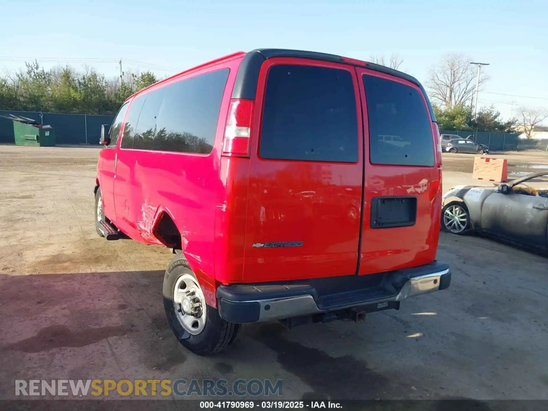 3 Photograph of a damaged car 1GCZGGFG5L1188853 CHEVROLET EXPRESS CARGO 2020