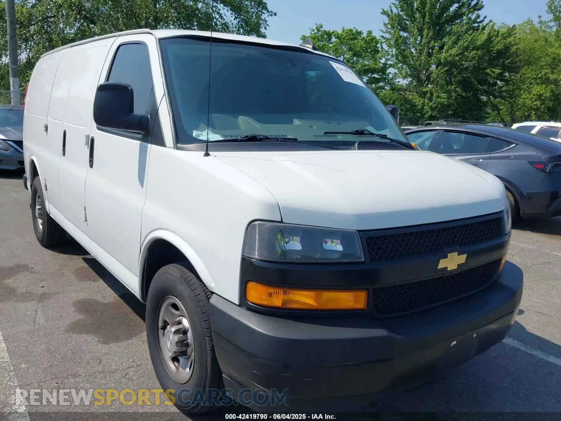 1 Photograph of a damaged car 1GCWGAFP0M1181312 CHEVROLET EXPRESS CARGO 2021