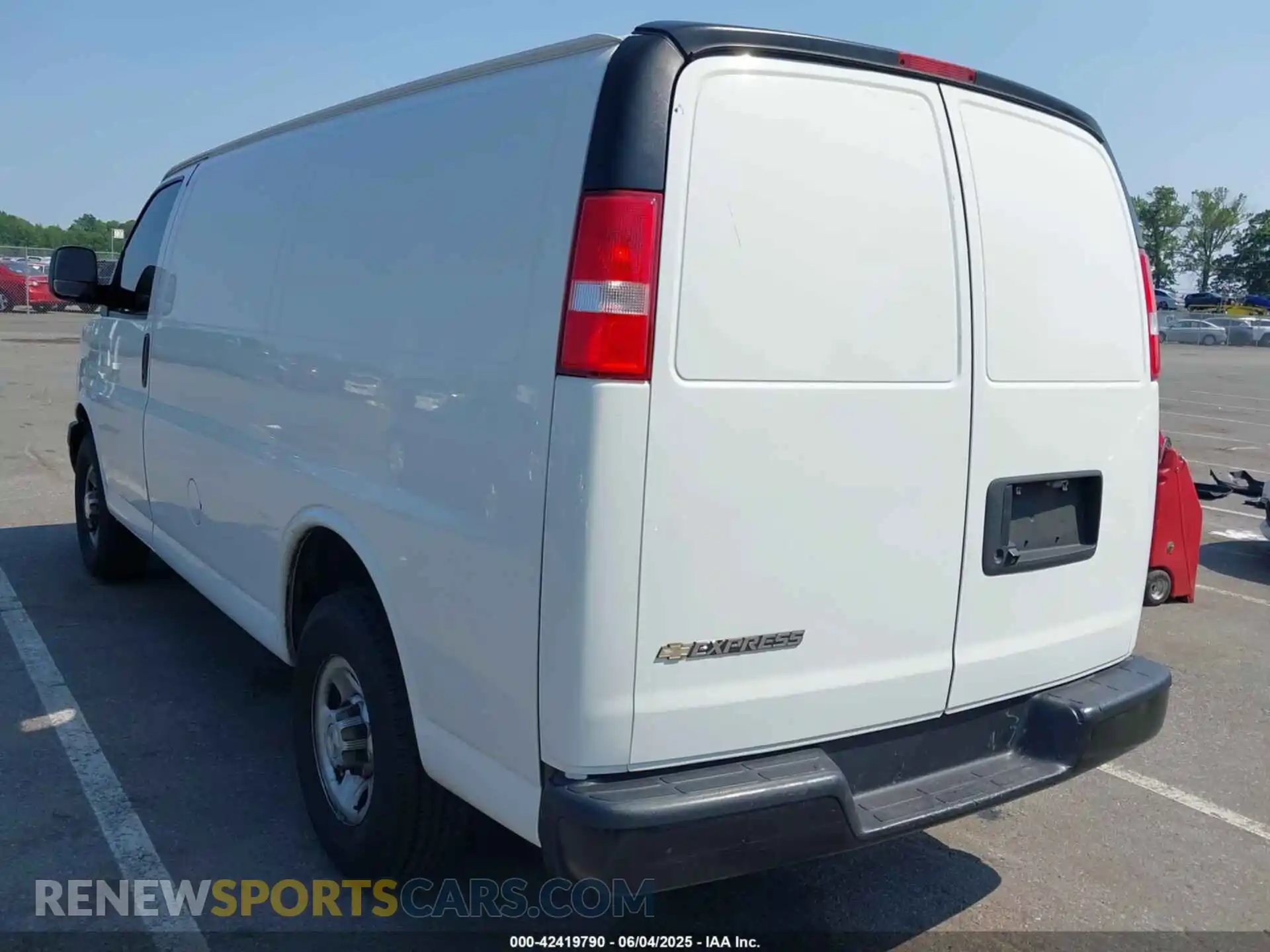3 Photograph of a damaged car 1GCWGAFP0M1181312 CHEVROLET EXPRESS CARGO 2021