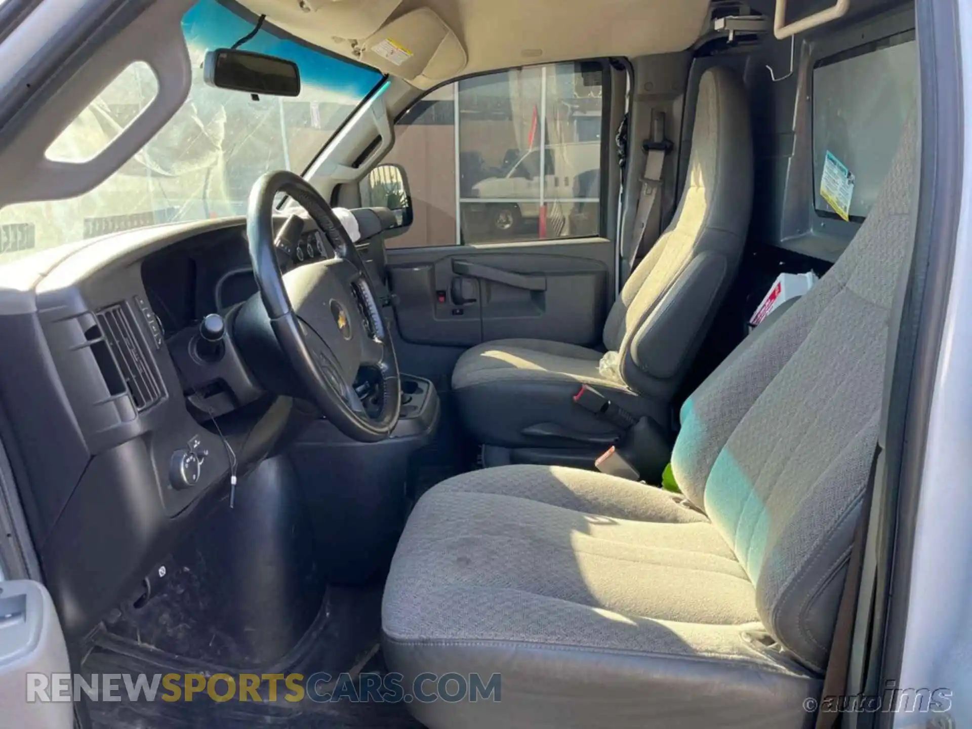 1 Photograph of a damaged car 1GCWGAFP2M1157156 CHEVROLET EXPRESS CARGO 2021