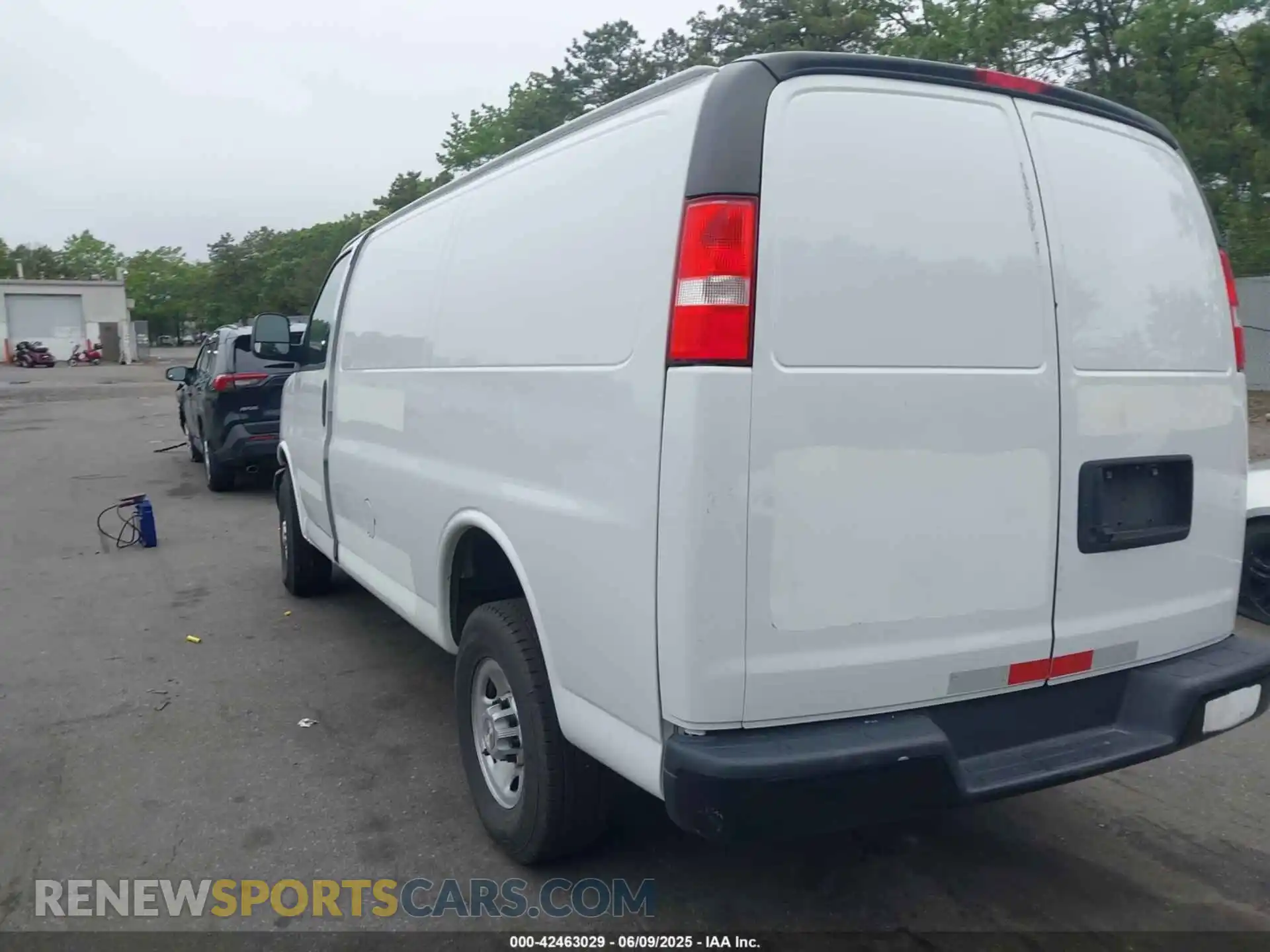 3 fotografías del automóvil dañado 1GCWGAF72N1142965 CHEVROLET EXPRESS CARGO 2022