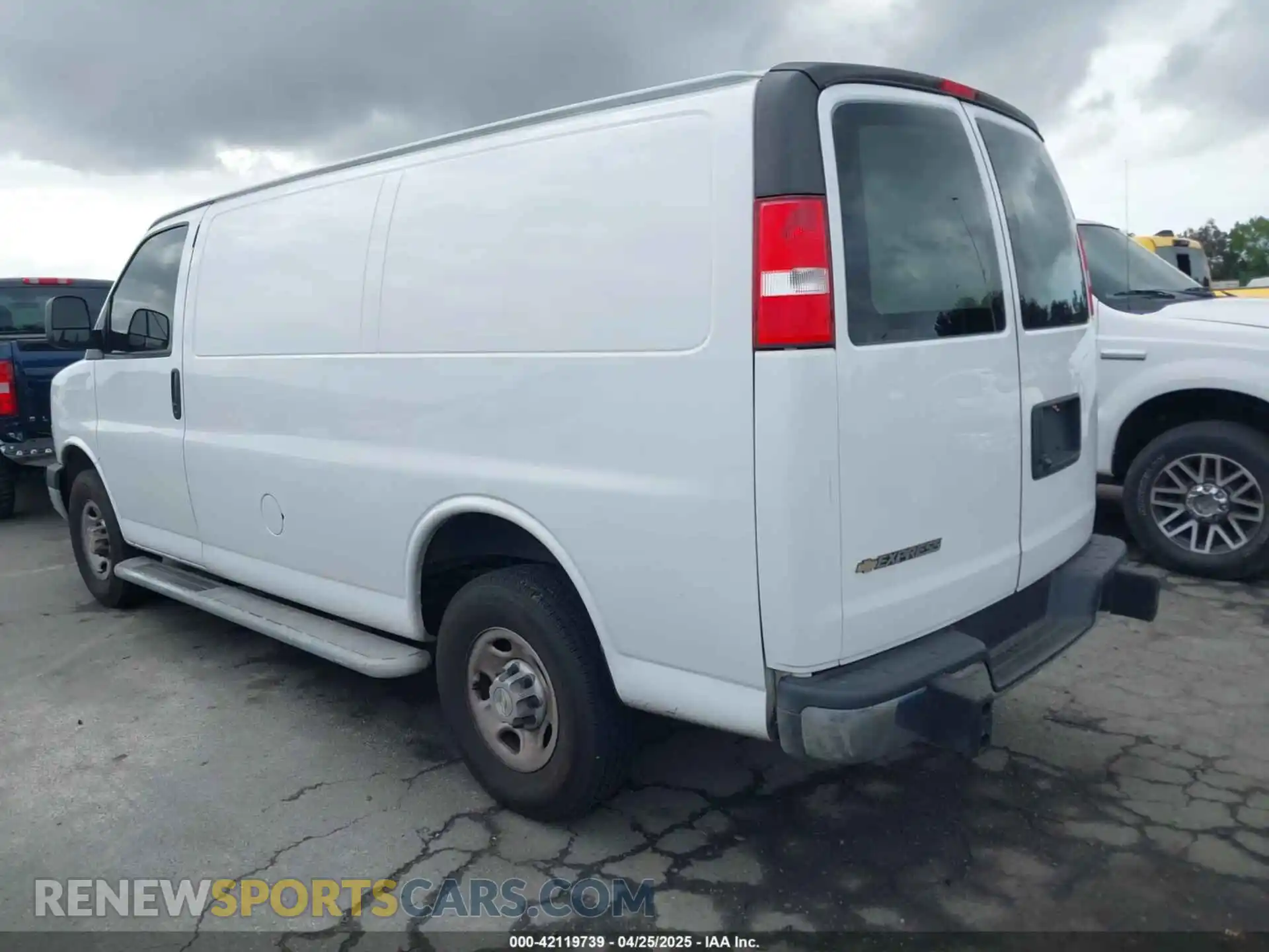 3 Photograph of a damaged car 1GCWGAFP0N1146450 CHEVROLET EXPRESS CARGO 2022