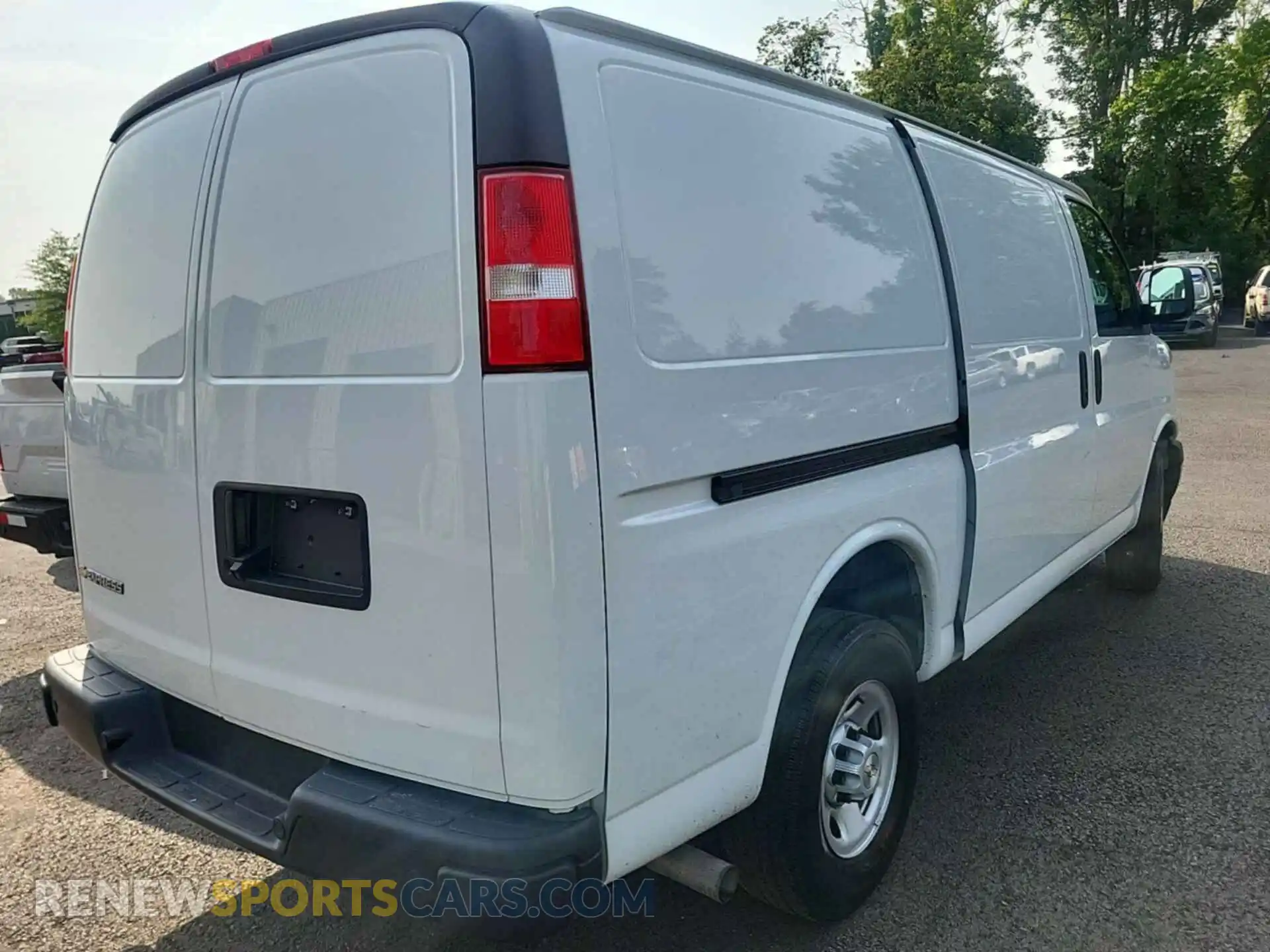 3 fotografías del automóvil dañado 1GCWGAFP2N1259977 CHEVROLET EXPRESS CARGO 2022