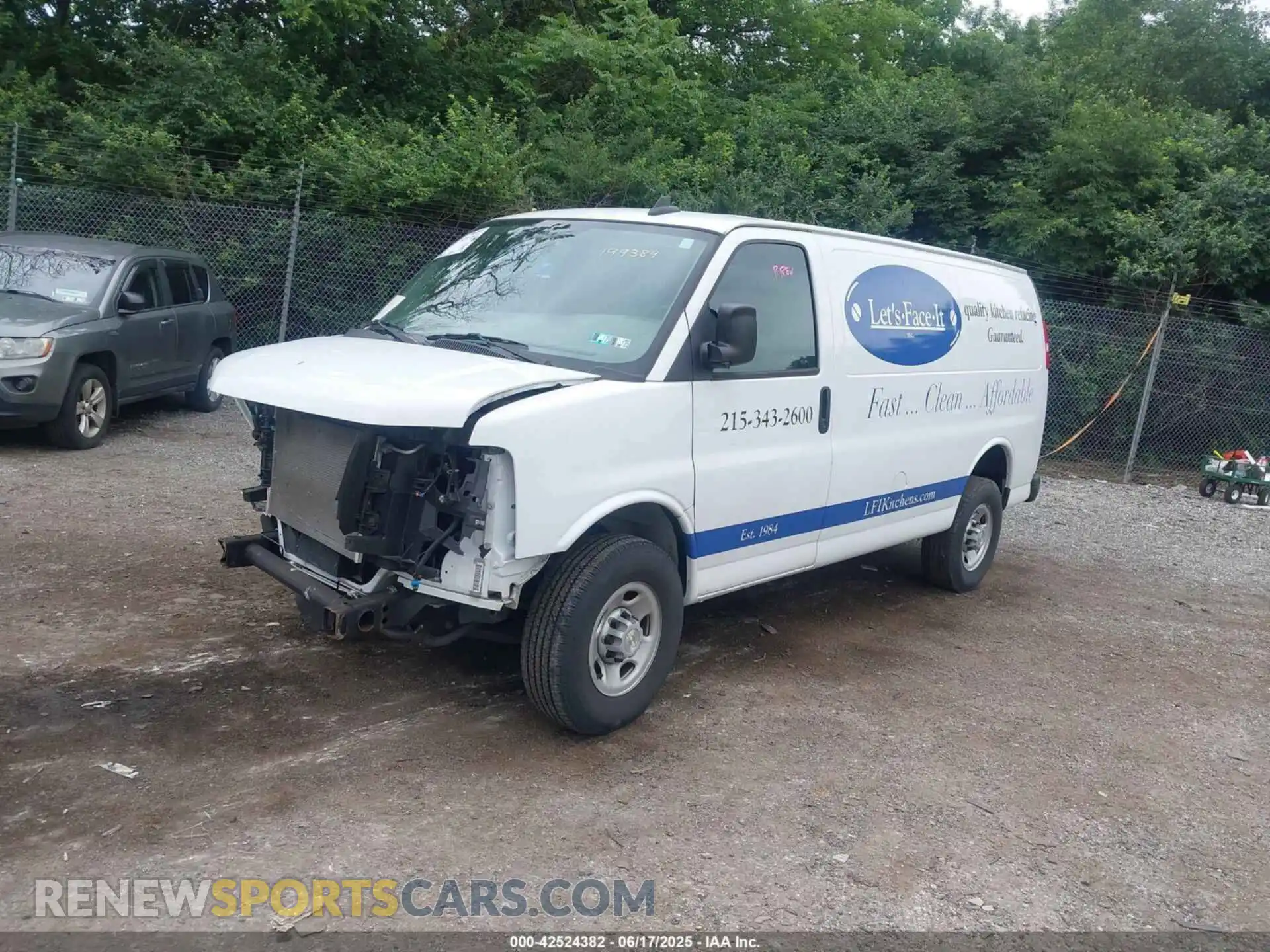 2 fotografías del automóvil dañado 1GCWGAFP3N1199384 CHEVROLET EXPRESS CARGO 2022