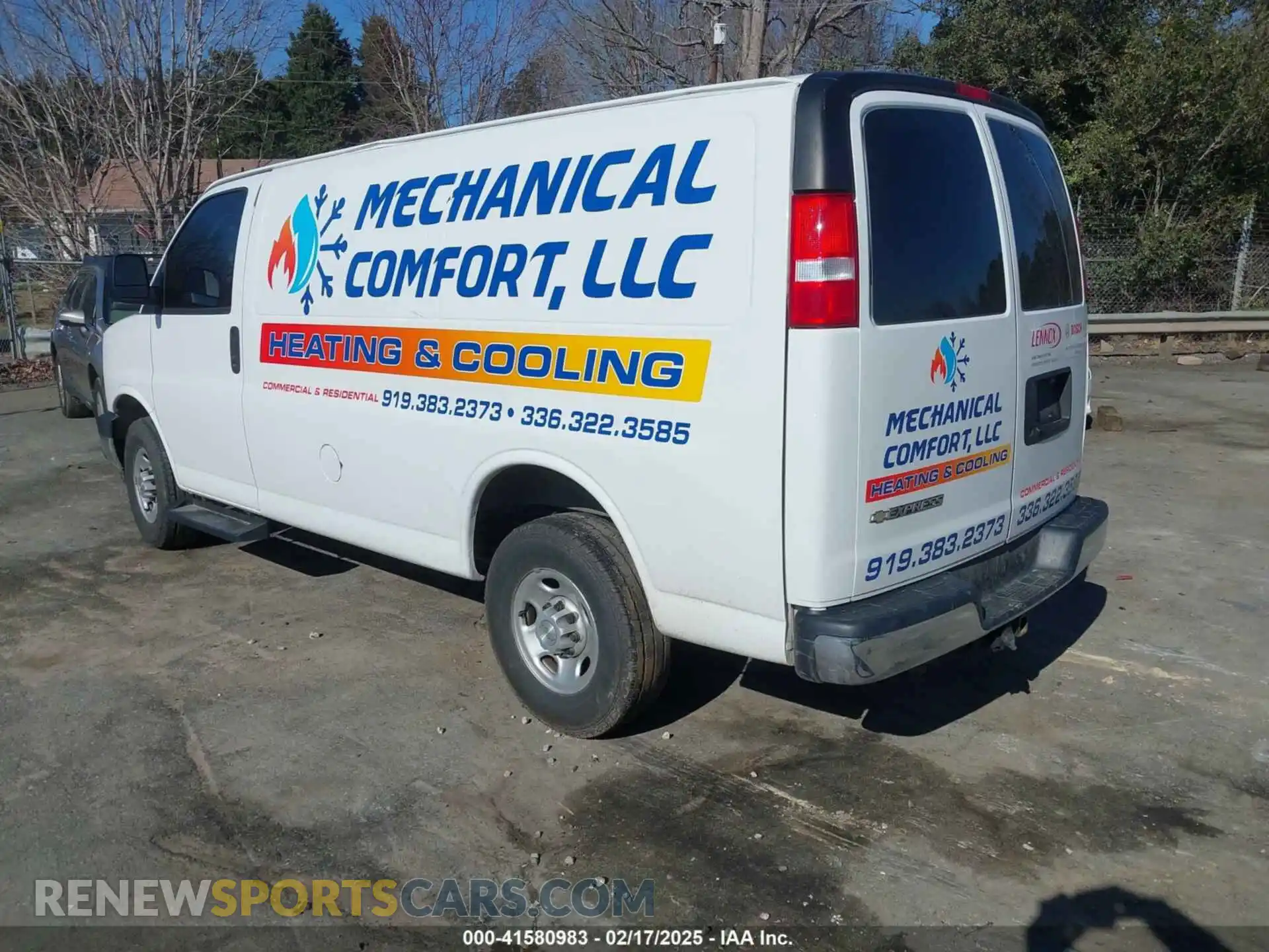 3 Photograph of a damaged car 1GCWGAFP3N1206530 CHEVROLET EXPRESS CARGO 2022