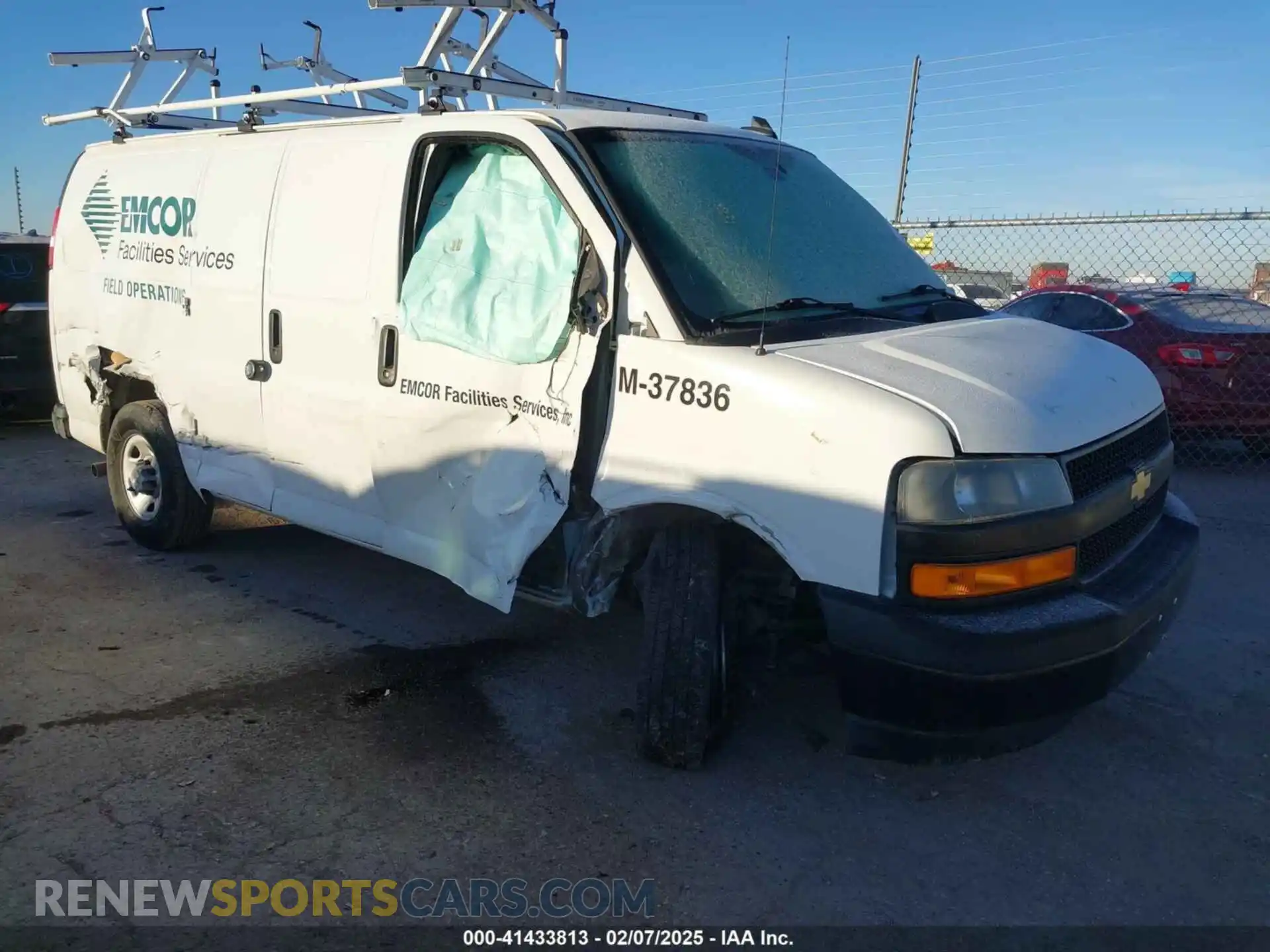 1 Фотография поврежденного автомобиля 1GCWGAFP0P1104007 CHEVROLET EXPRESS CARGO 2023