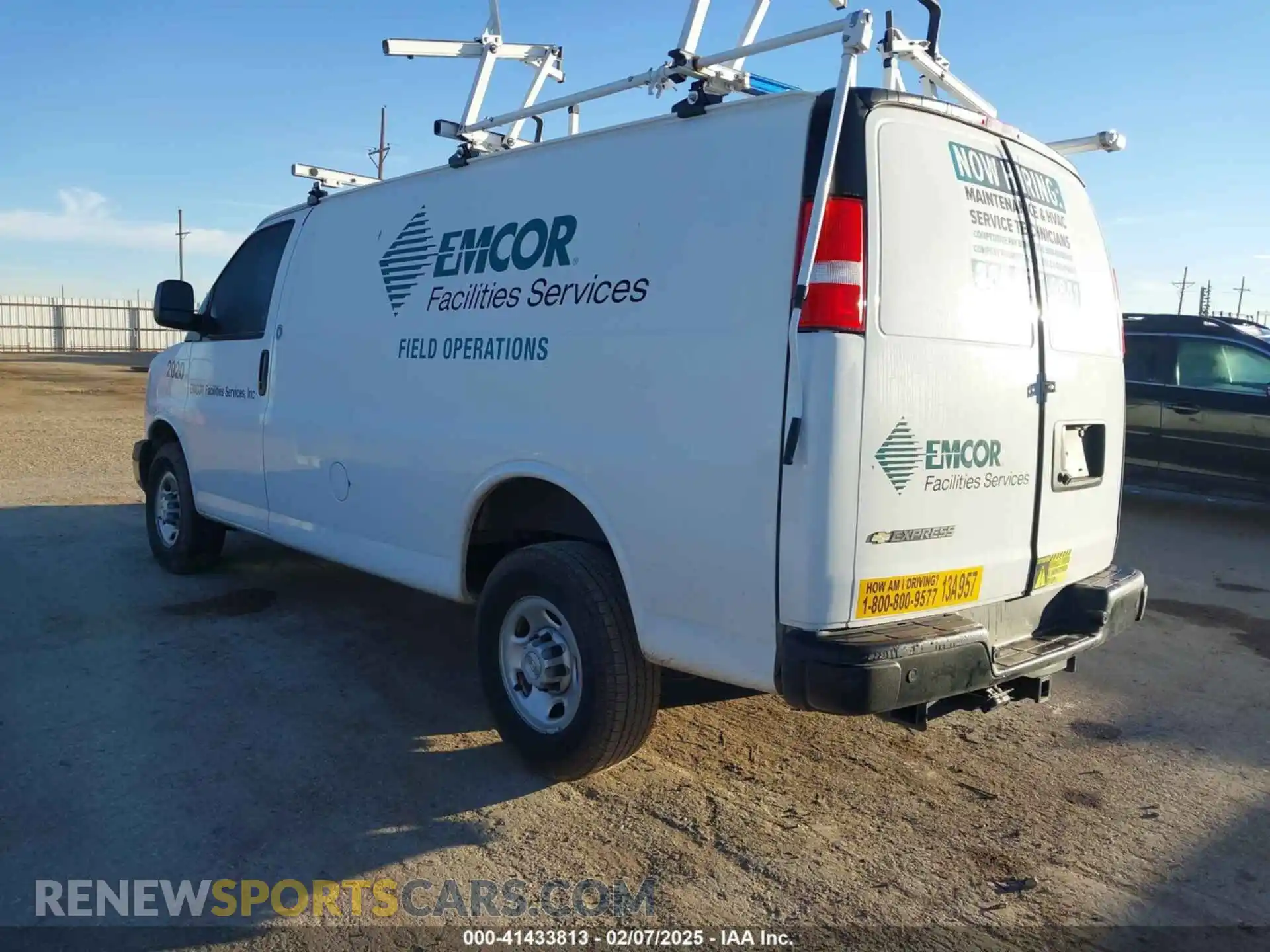 3 Фотография поврежденного автомобиля 1GCWGAFP0P1104007 CHEVROLET EXPRESS CARGO 2023