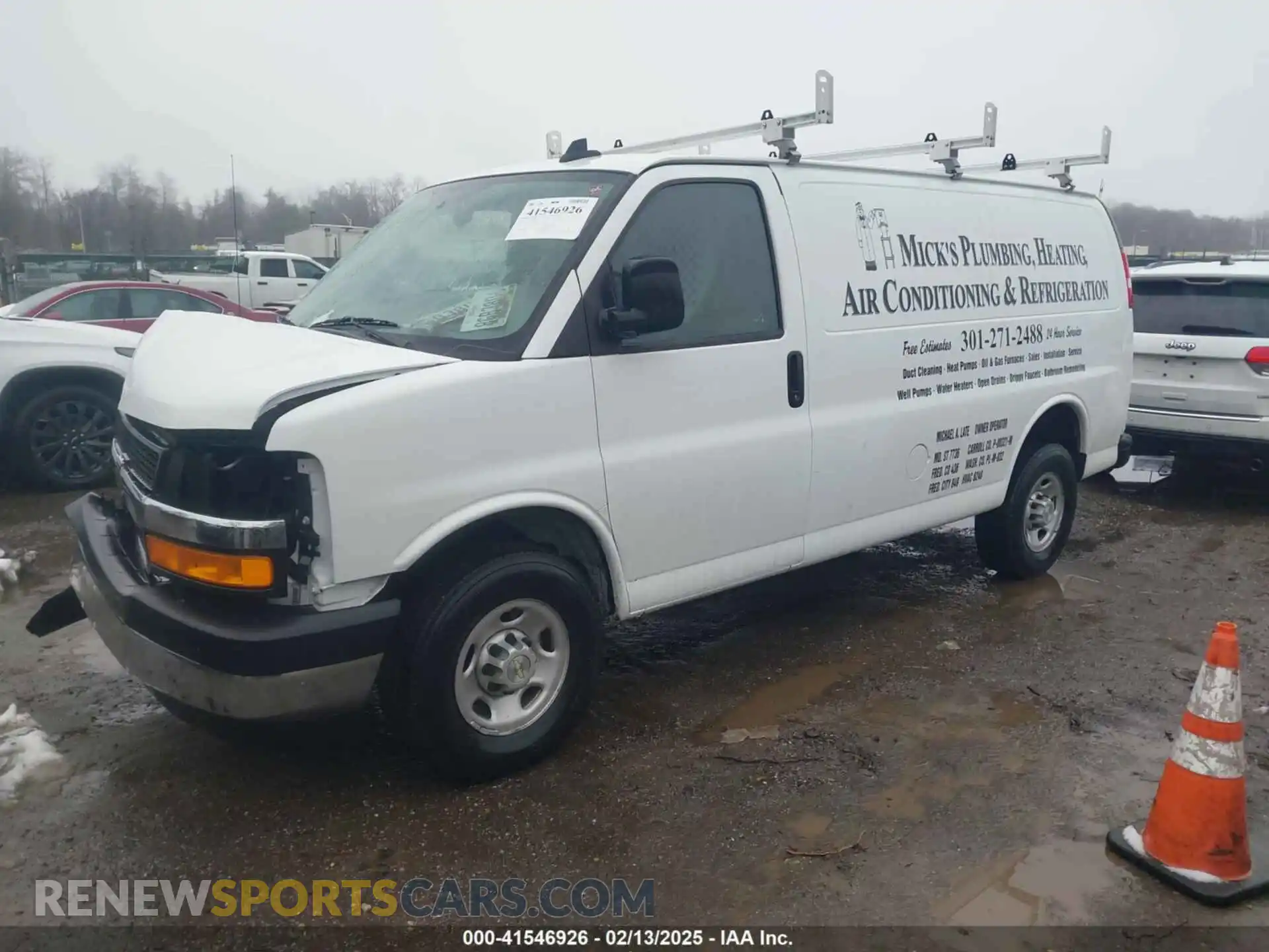 2 fotografías del automóvil dañado 1GCWGAFP4P1249681 CHEVROLET EXPRESS CARGO 2023