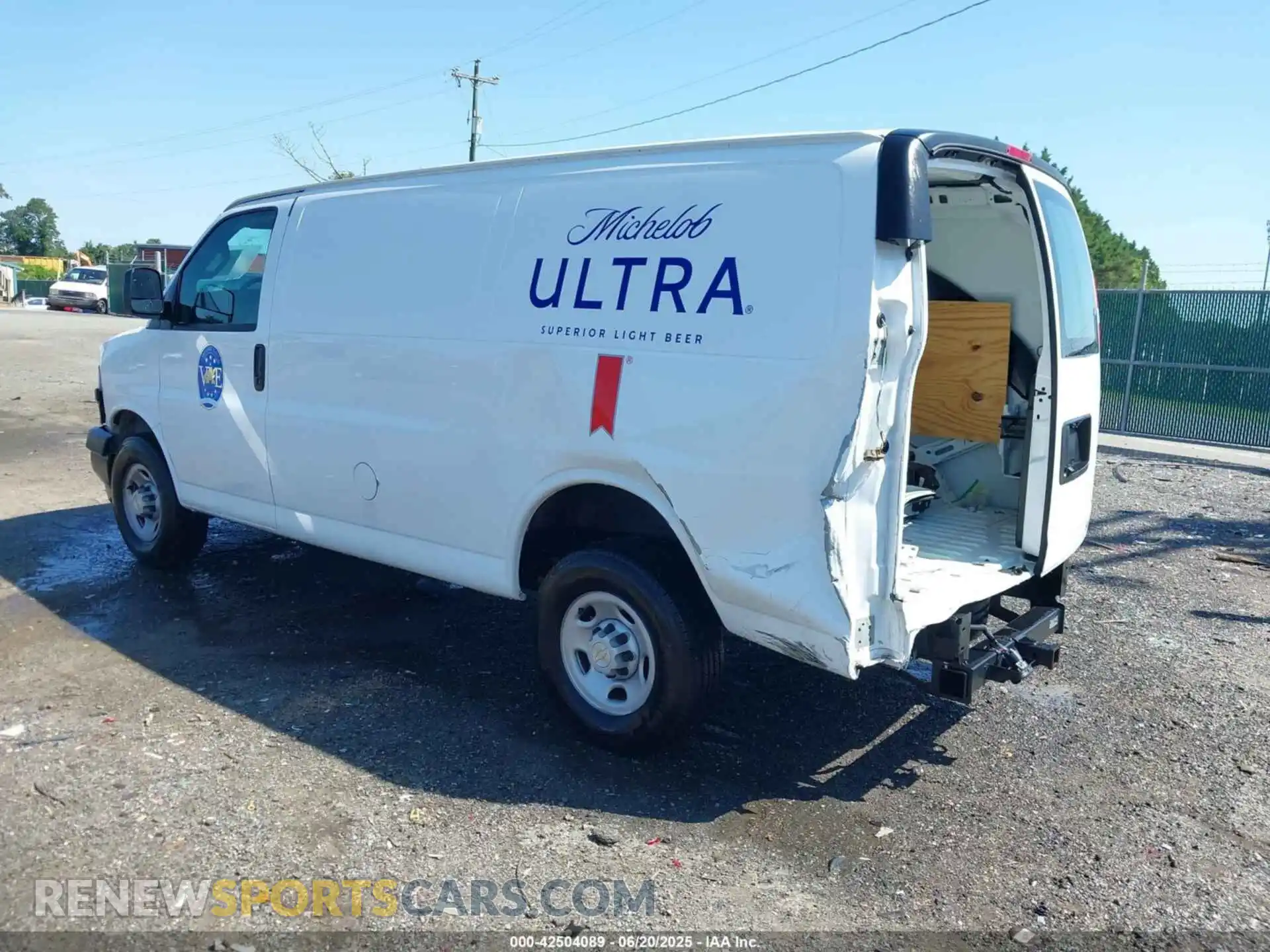 3 fotografías del automóvil dañado 1GCWGAFP6R1216135 CHEVROLET EXPRESS CARGO 2024