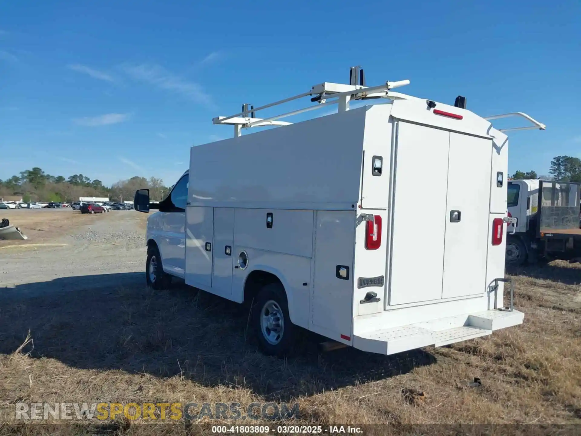 3 fotografías del automóvil dañado 1HA0GRFG6KN001031 CHEVROLET EXPRESS CUTAWAY 2019
