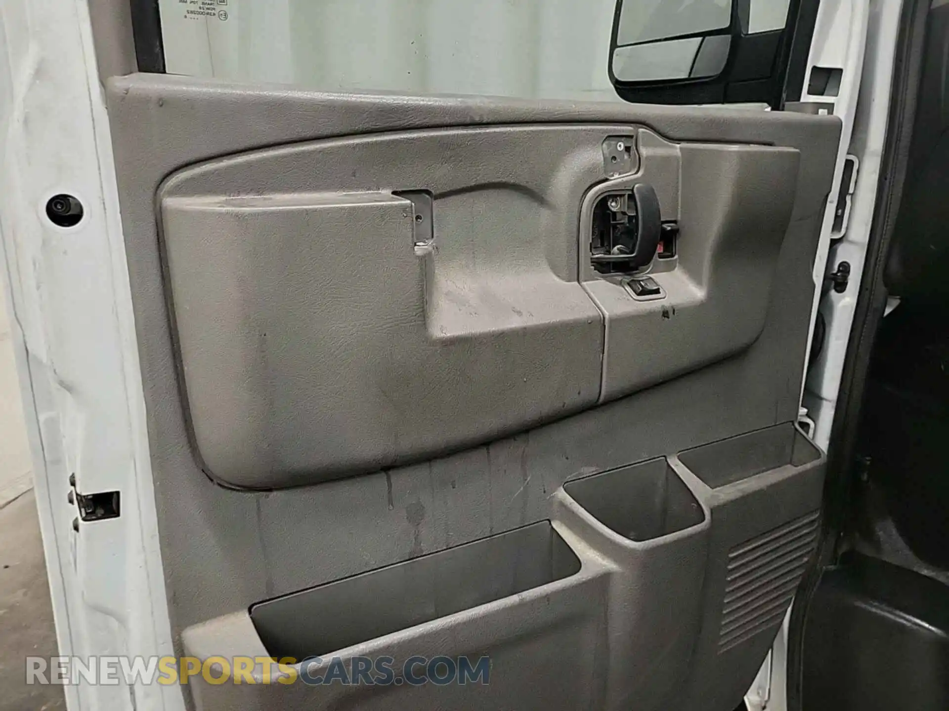 1 Photograph of a damaged car 1GCWGAFP1K1273848 CHEVROLET EXPRESS G2500 2019