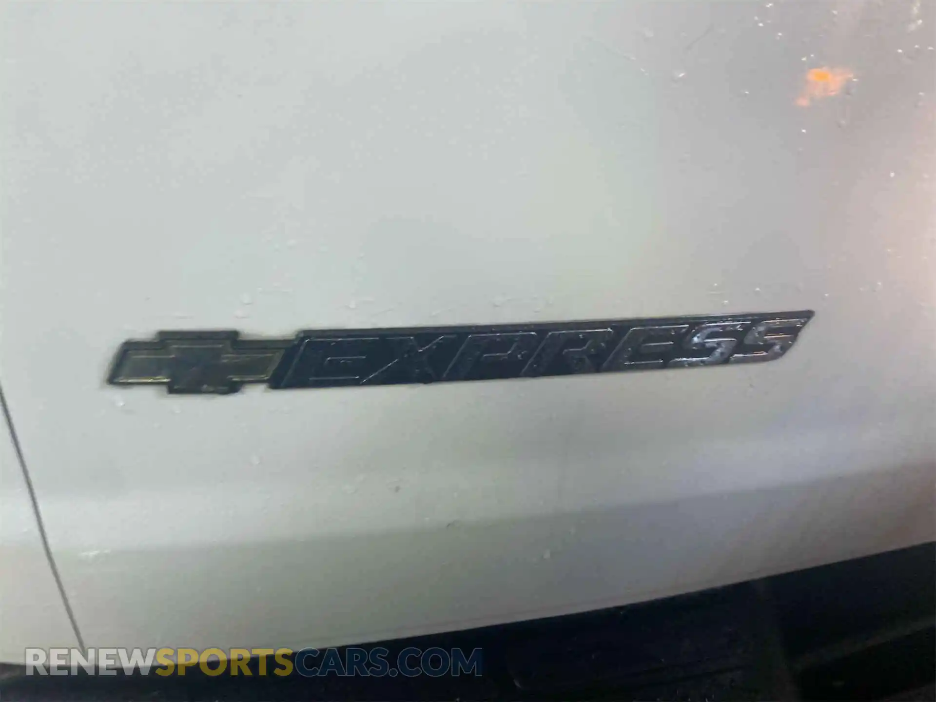 2 Photograph of a damaged car 1GCWGAFP8K1176159 CHEVROLET EXPRESS G2500 2019