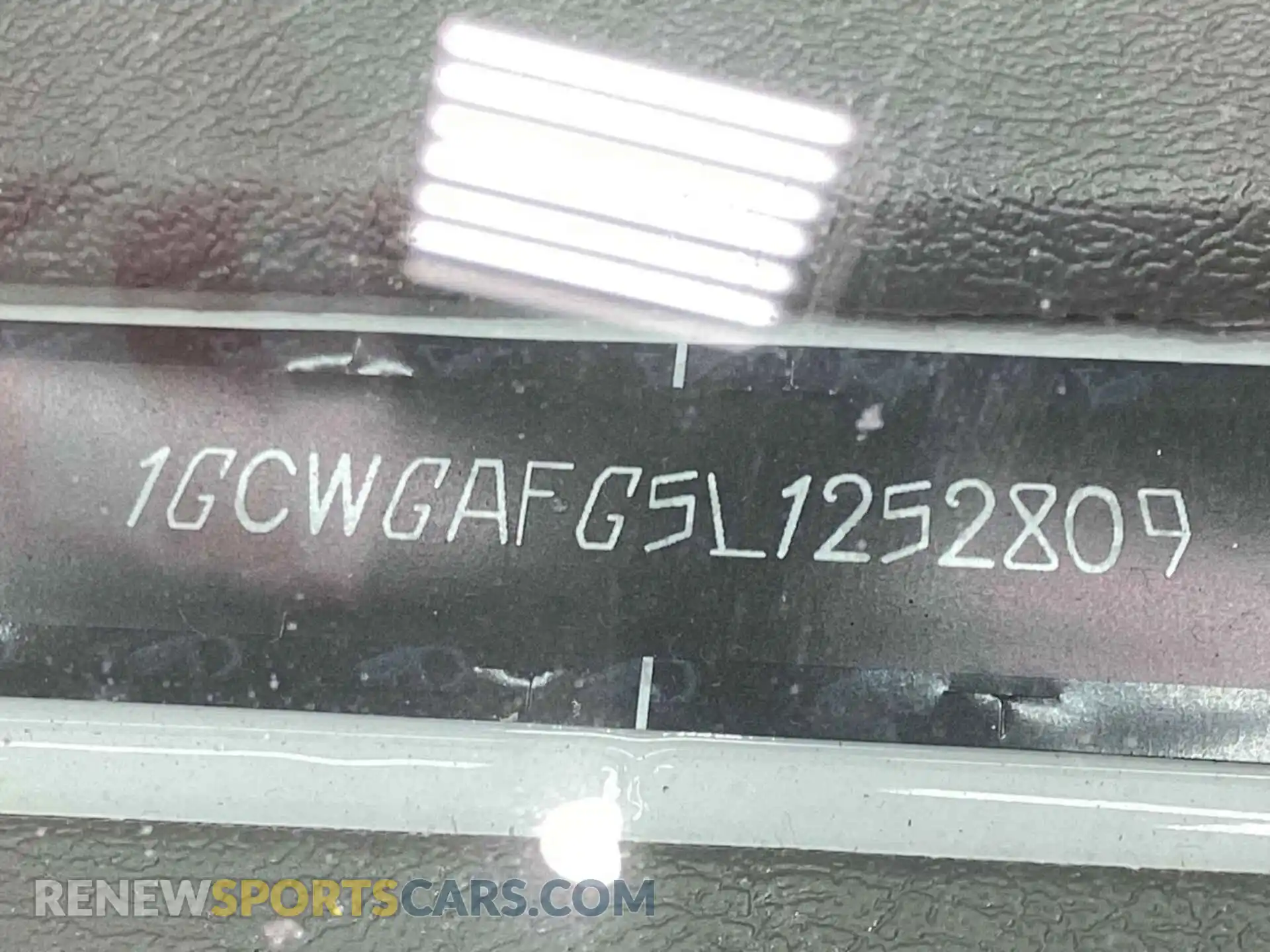 1 Photograph of a damaged car 1GCWGAFG5L1252809 CHEVROLET EXPRESS G2500 2020