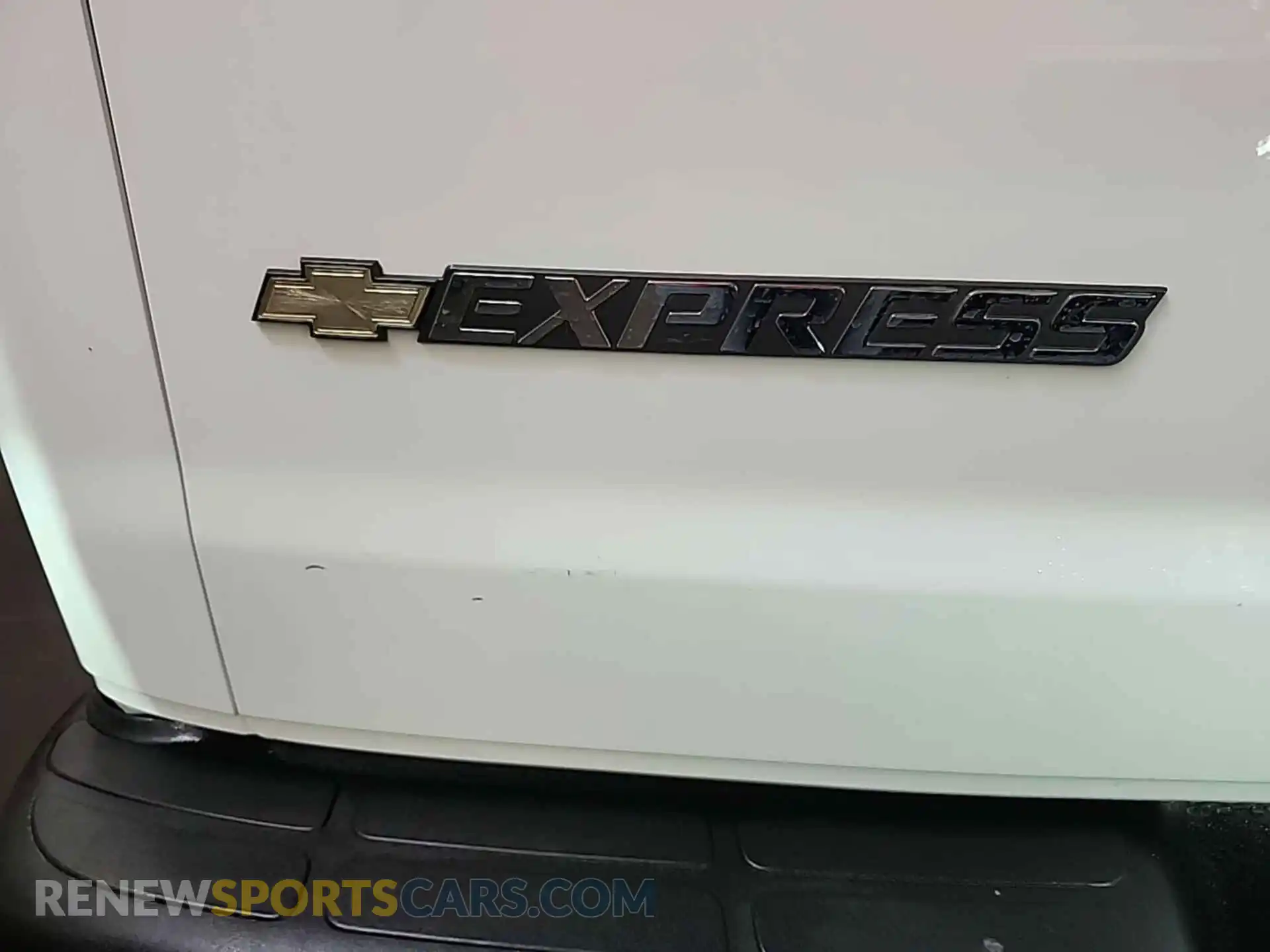 2 Photograph of a damaged car 1GCWGAFG7L1243044 CHEVROLET EXPRESS G2500 2020