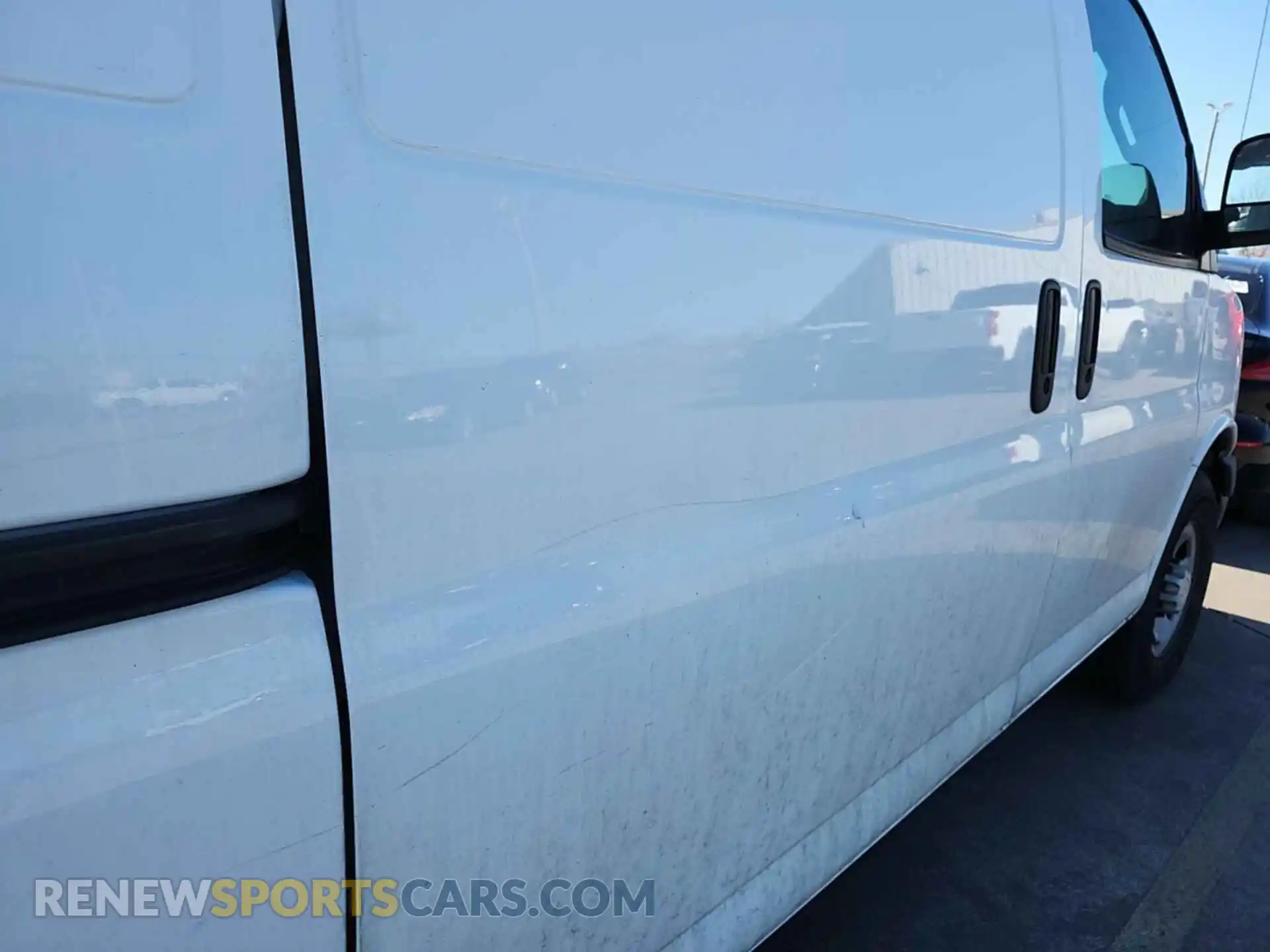 2 fotografías del automóvil dañado 1GCWGAFG9L1252702 CHEVROLET EXPRESS G2500 2020