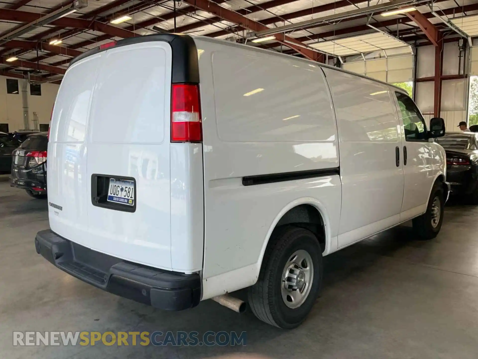 3 Фотография поврежденного автомобиля 1GCWGAFP4M1311981 CHEVROLET EXPRESS G2500 2021