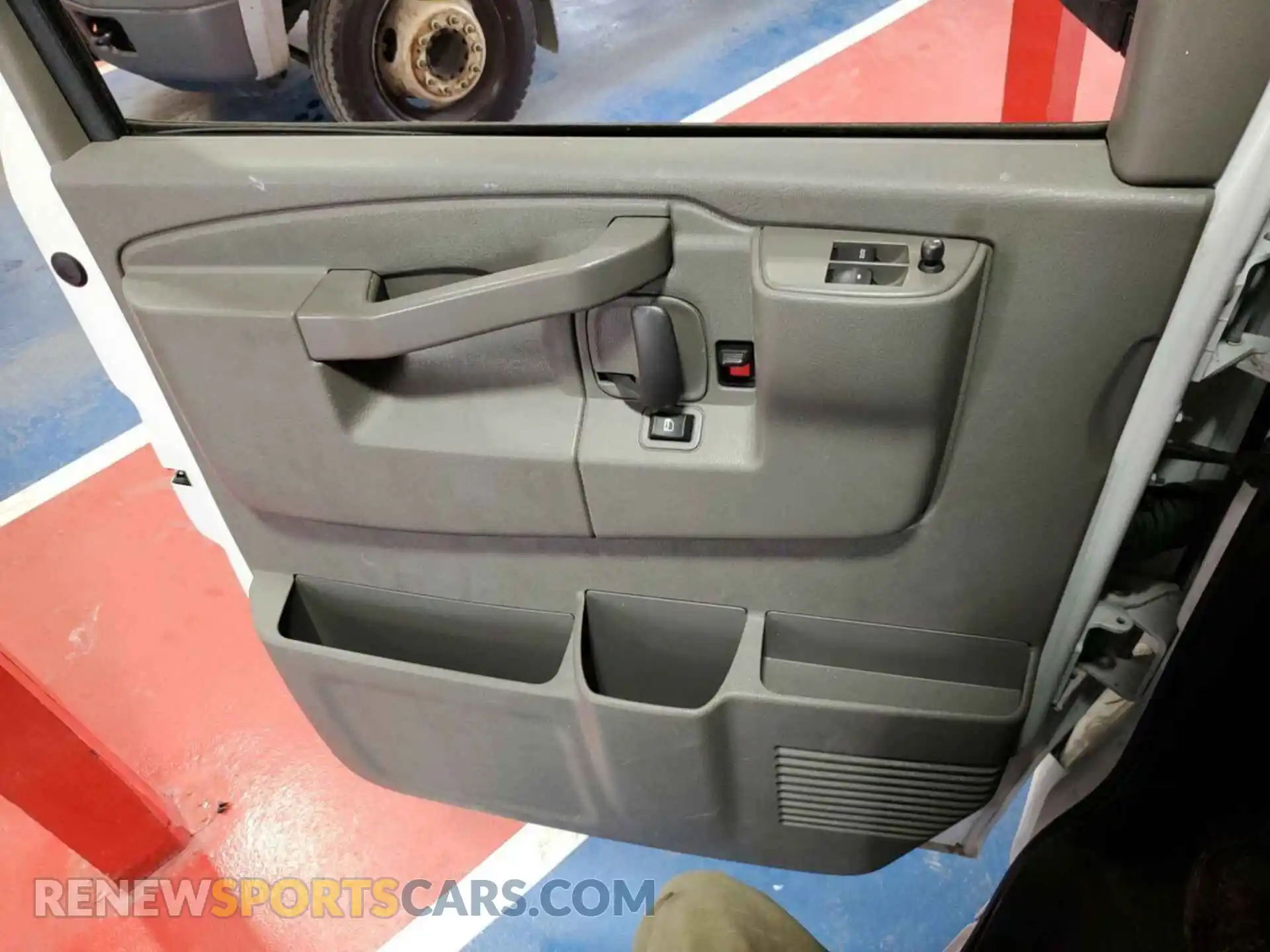 3 fotografías del automóvil dañado 1GCWGAFP0N1259072 CHEVROLET EXPRESS G2500 2022