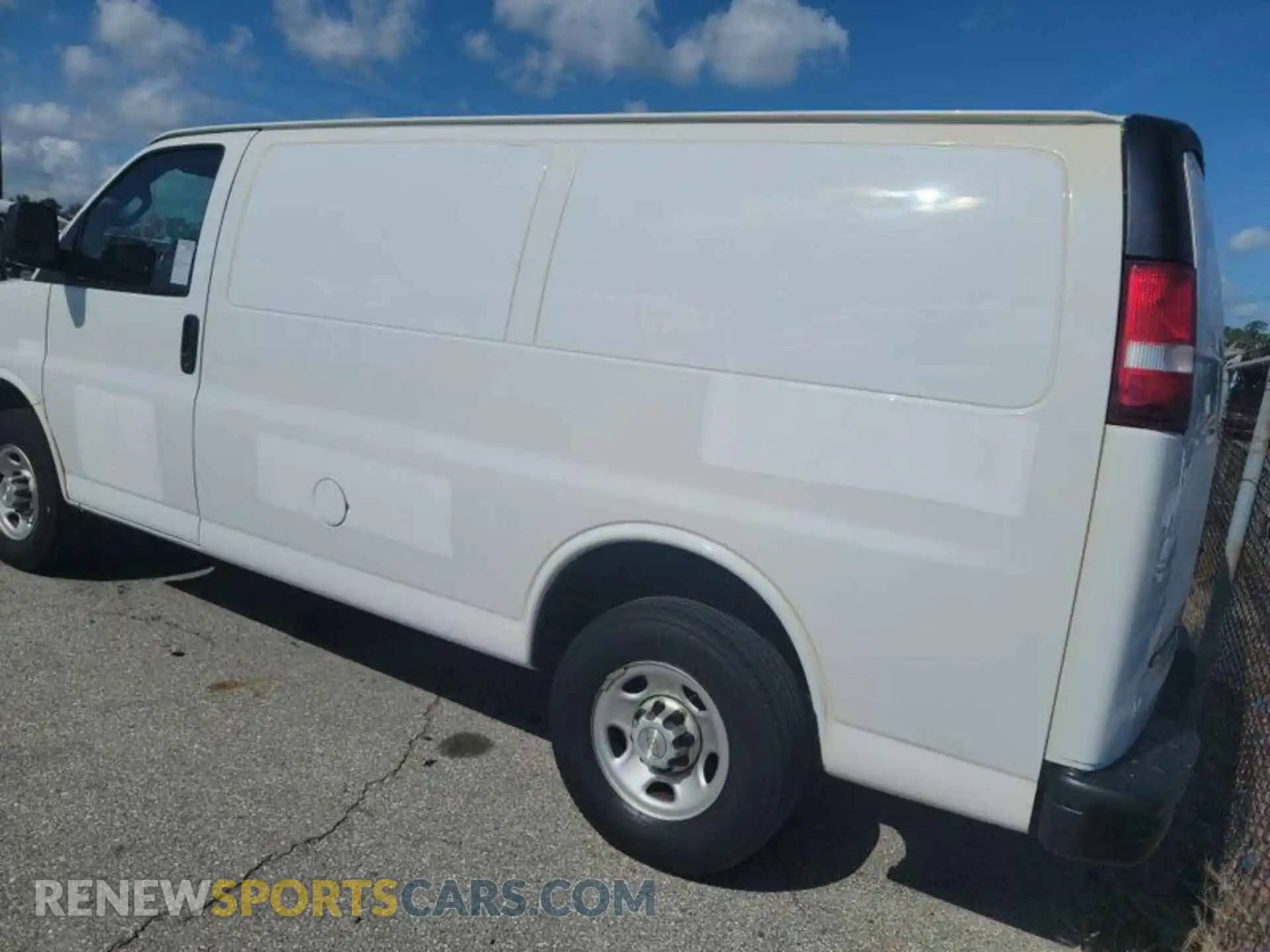2 fotografías del automóvil dañado 1GCWGAFP3N1157183 CHEVROLET EXPRESS G2500 2022