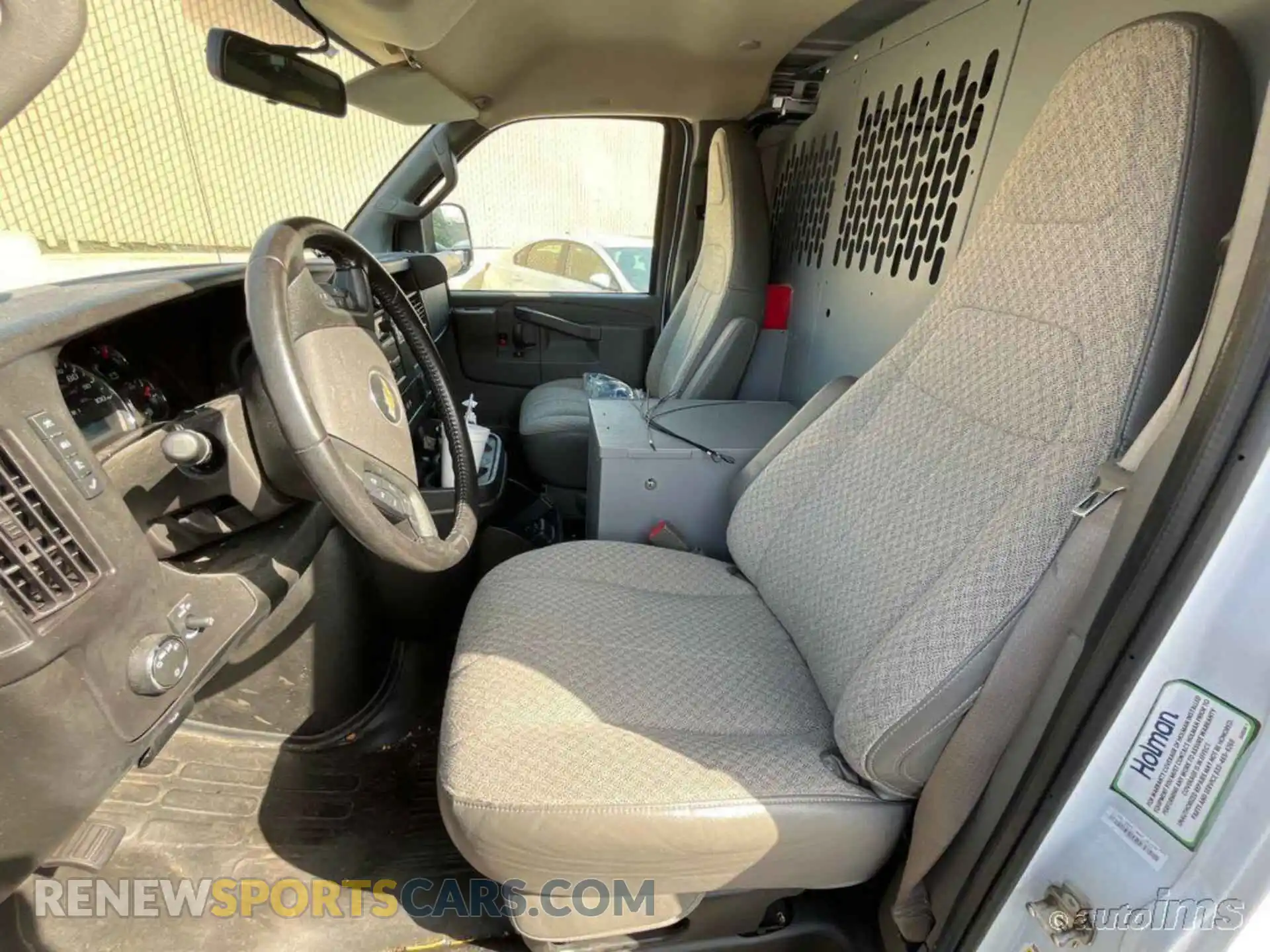 2 fotografías del automóvil dañado 1GCWGAFP6N1216906 CHEVROLET EXPRESS G2500 2022