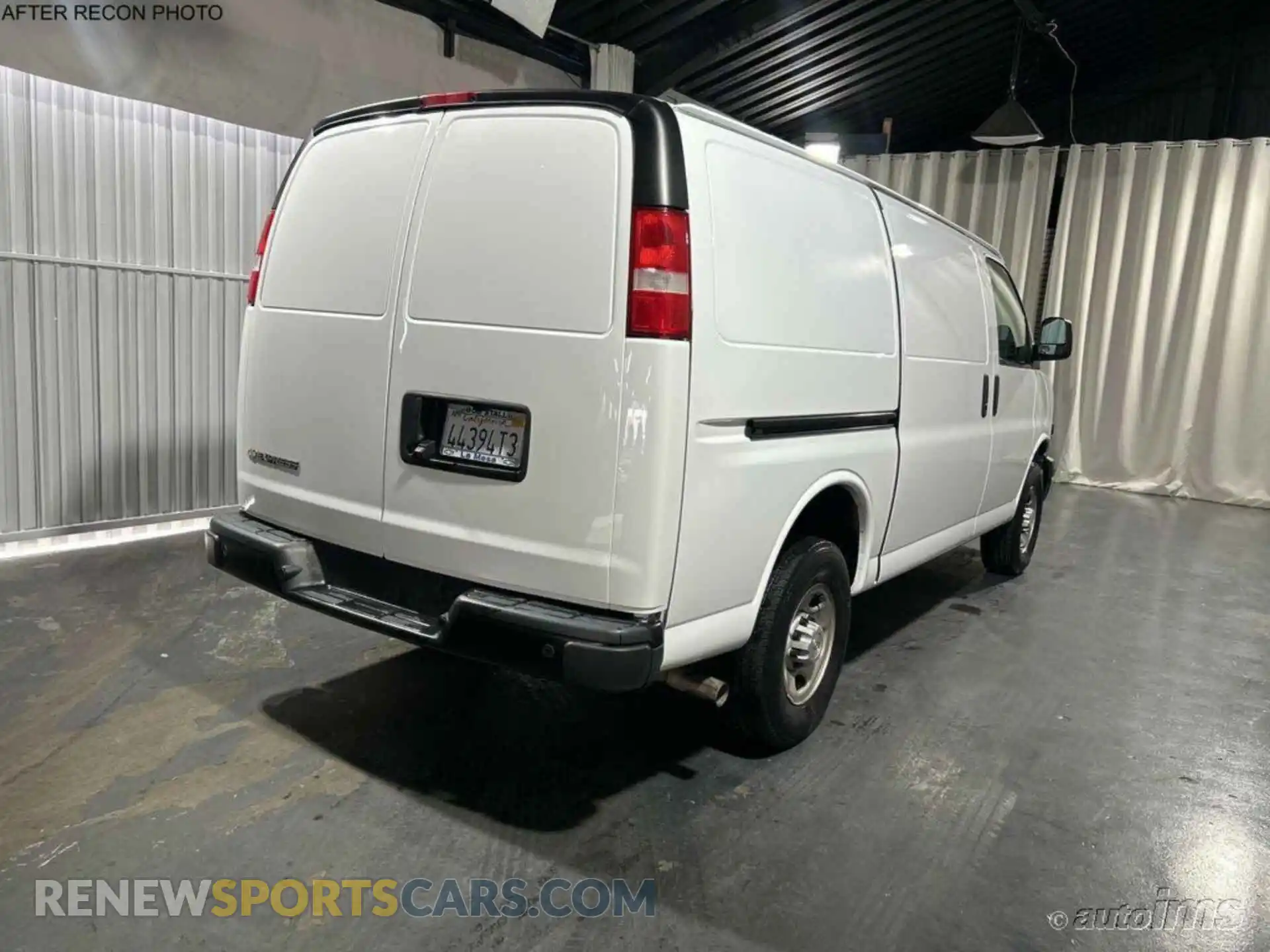 3 fotografías del automóvil dañado 1GCWGAFP6N1271680 CHEVROLET EXPRESS G2500 2022