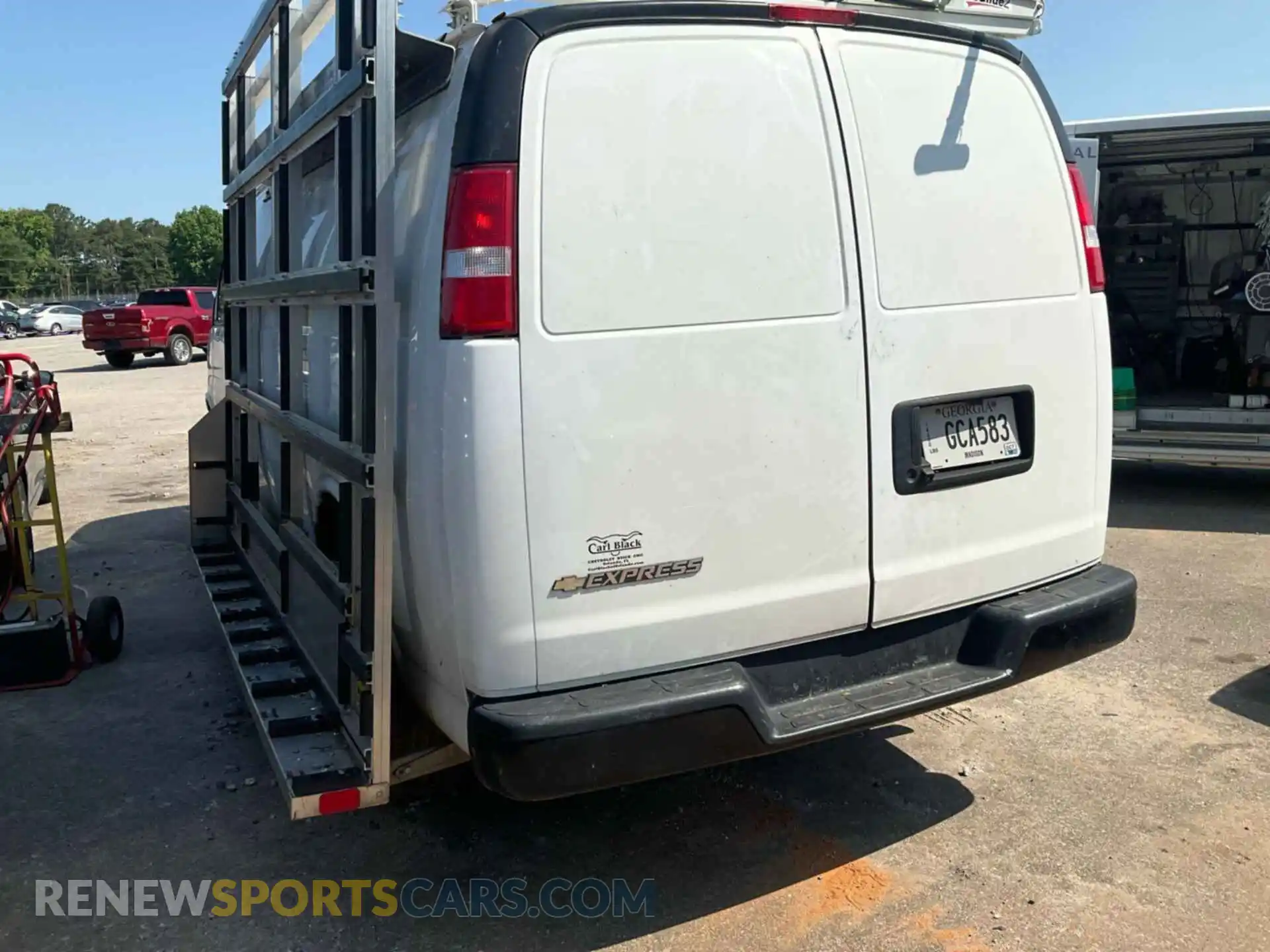 2 fotografías del automóvil dañado 1GCWGBF79N1178660 CHEVROLET EXPRESS G2500 2022