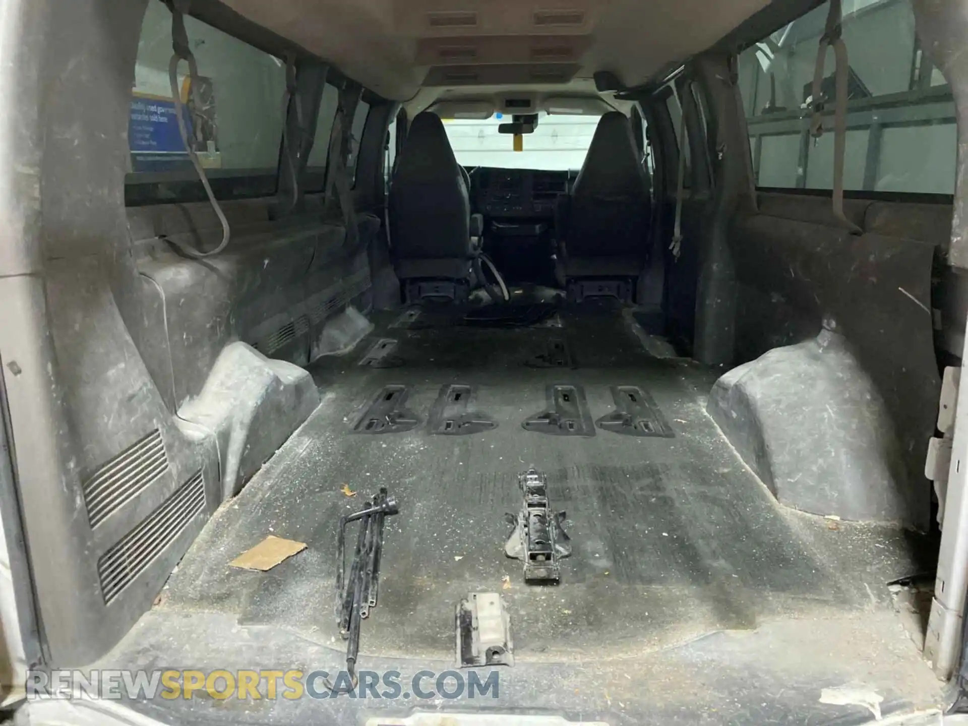 2 Фотография поврежденного автомобиля 1GAZGPFP8K1162190 CHEVROLET EXPRESS G3500 2019