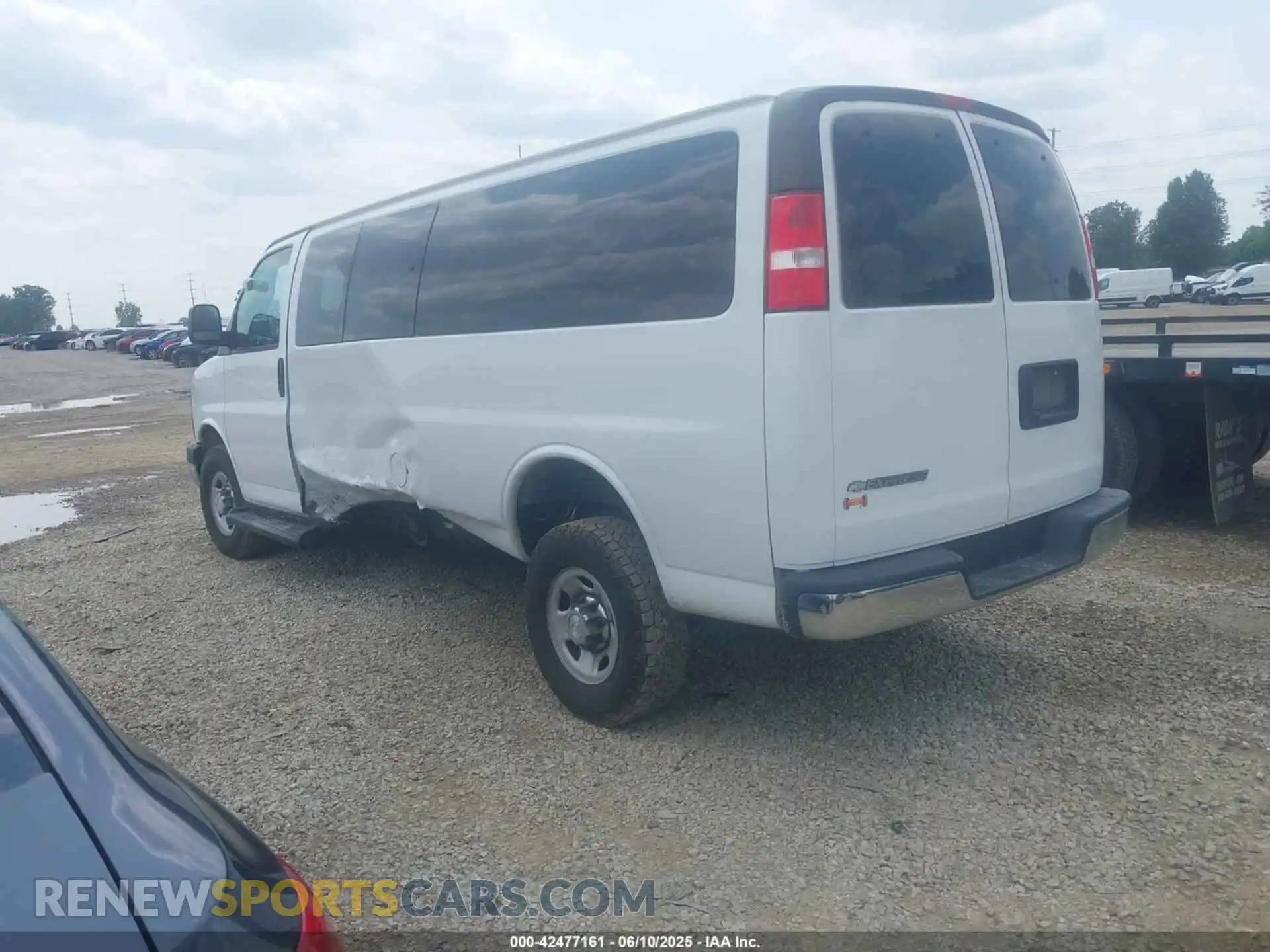 3 Photograph of a damaged car 1GAZGPFG1L1147161 CHEVROLET EXPRESS PASSENGER 2020