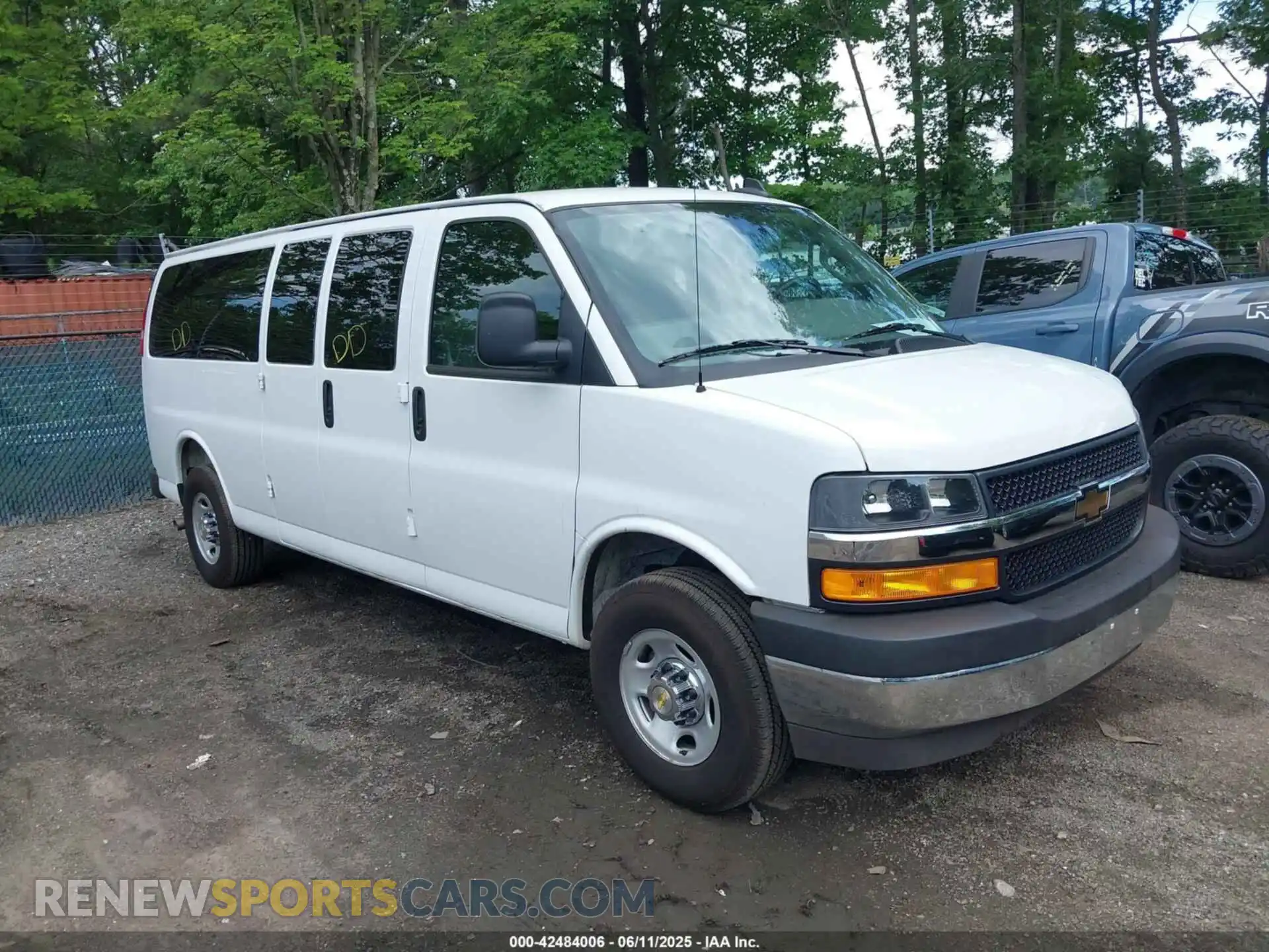 1 Photograph of a damaged car 1GAZGPF72S1152397 CHEVROLET EXPRESS PASSENGER 2025