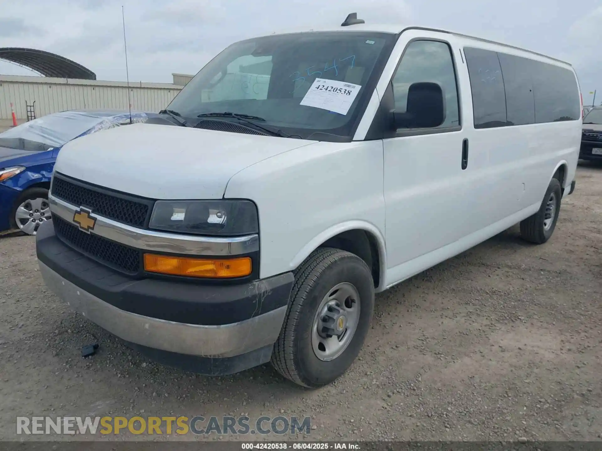 2 Фотография поврежденного автомобиля 1GAZGPF76S1104773 CHEVROLET EXPRESS PASSENGER 2025