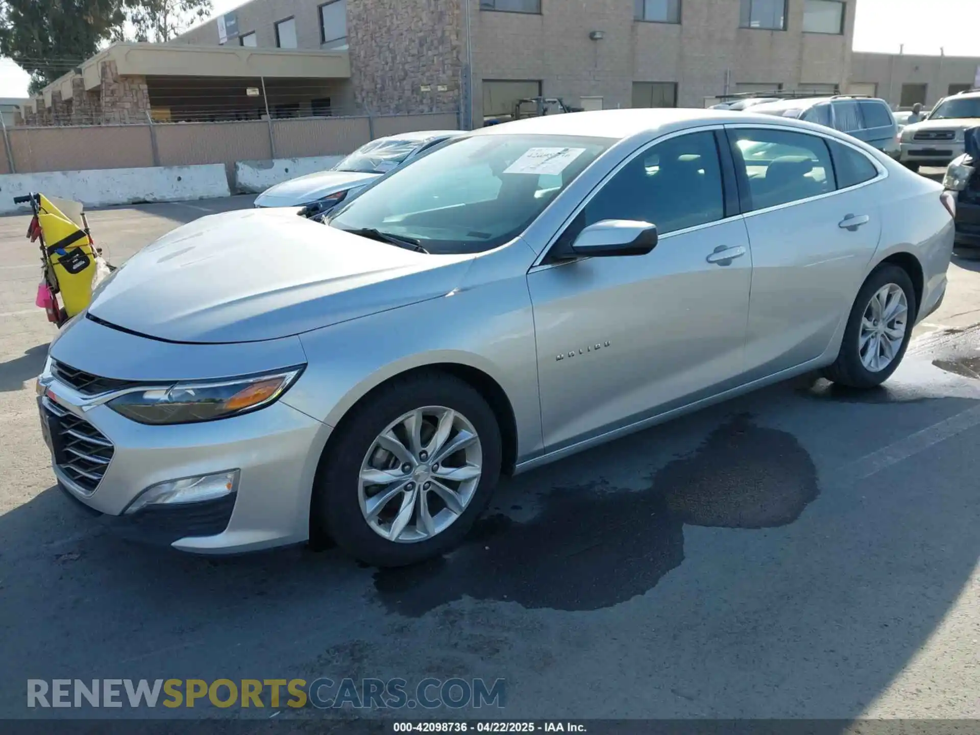 2 fotografías del automóvil dañado 1G1ZD5ST4KF109179 CHEVROLET MALIBU 2019