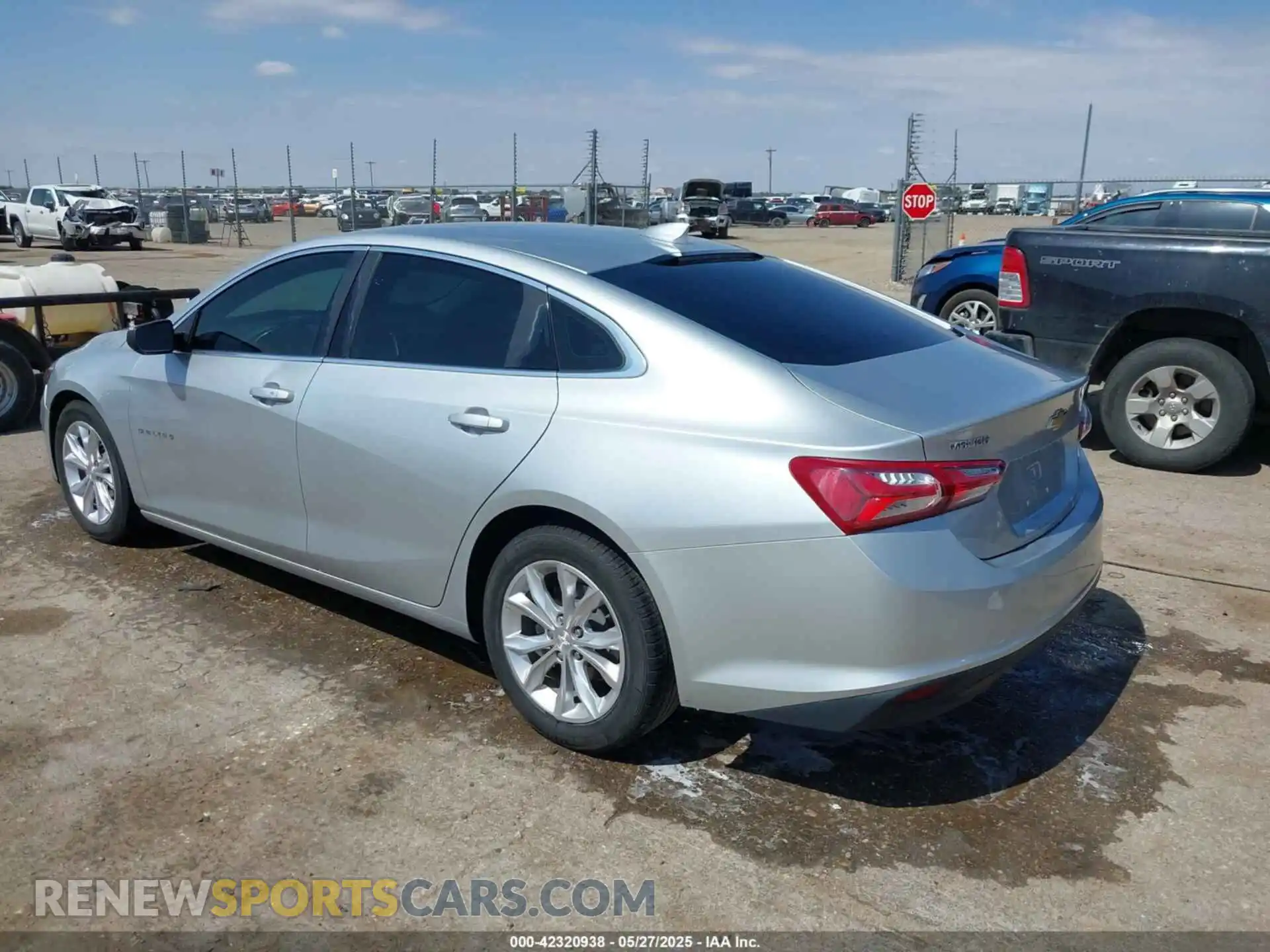 3 Фотография поврежденного автомобиля 1G1ZD5ST8LF008762 CHEVROLET MALIBU 2020
