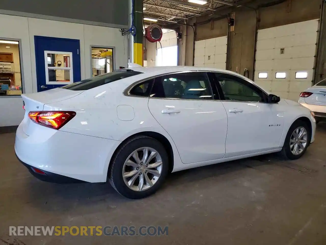 3 Photograph of a damaged car 1G1ZD5ST8MF001862 CHEVROLET MALIBU 2021